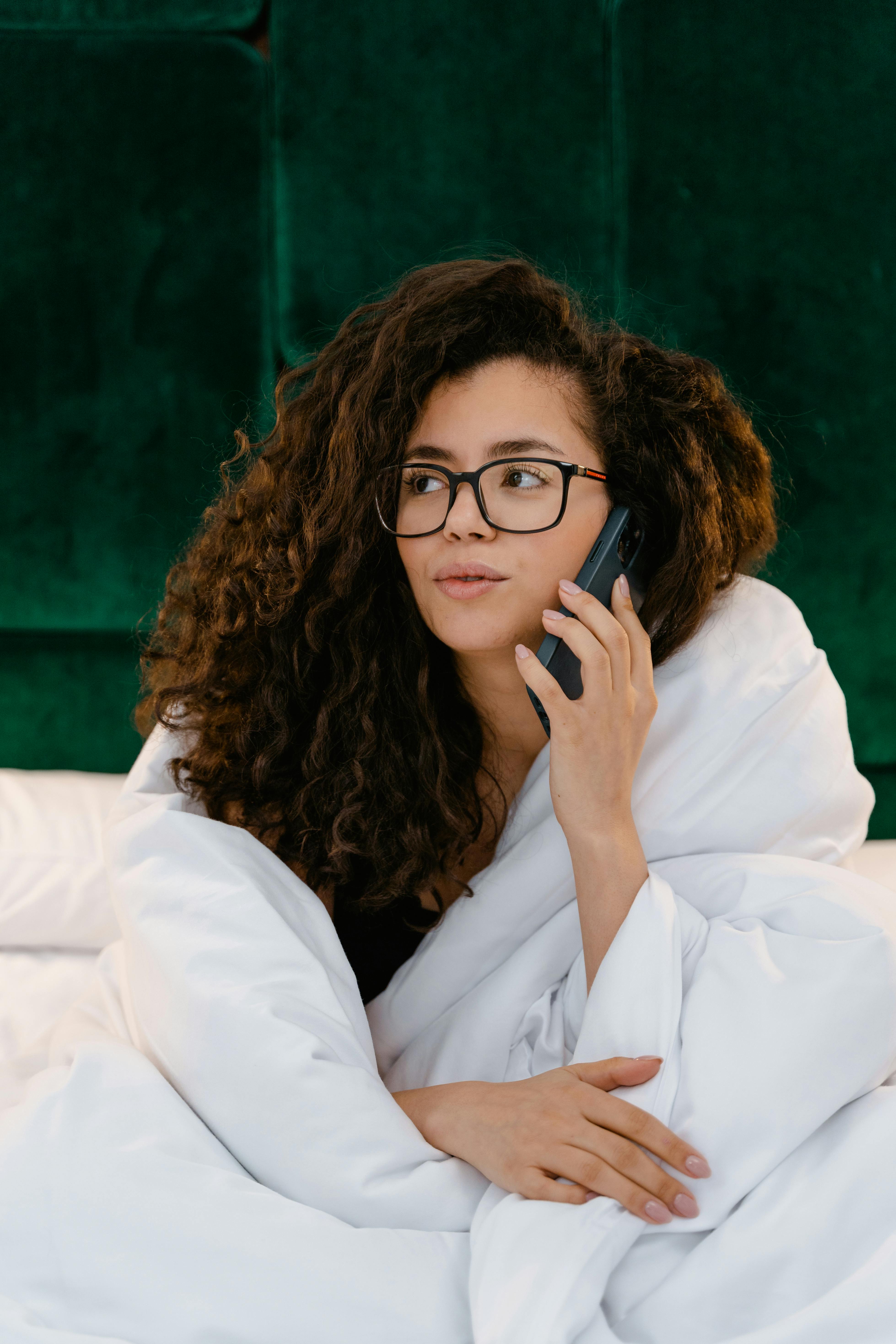 Eine Frau bei einem Telefonat | Quelle: Pexels