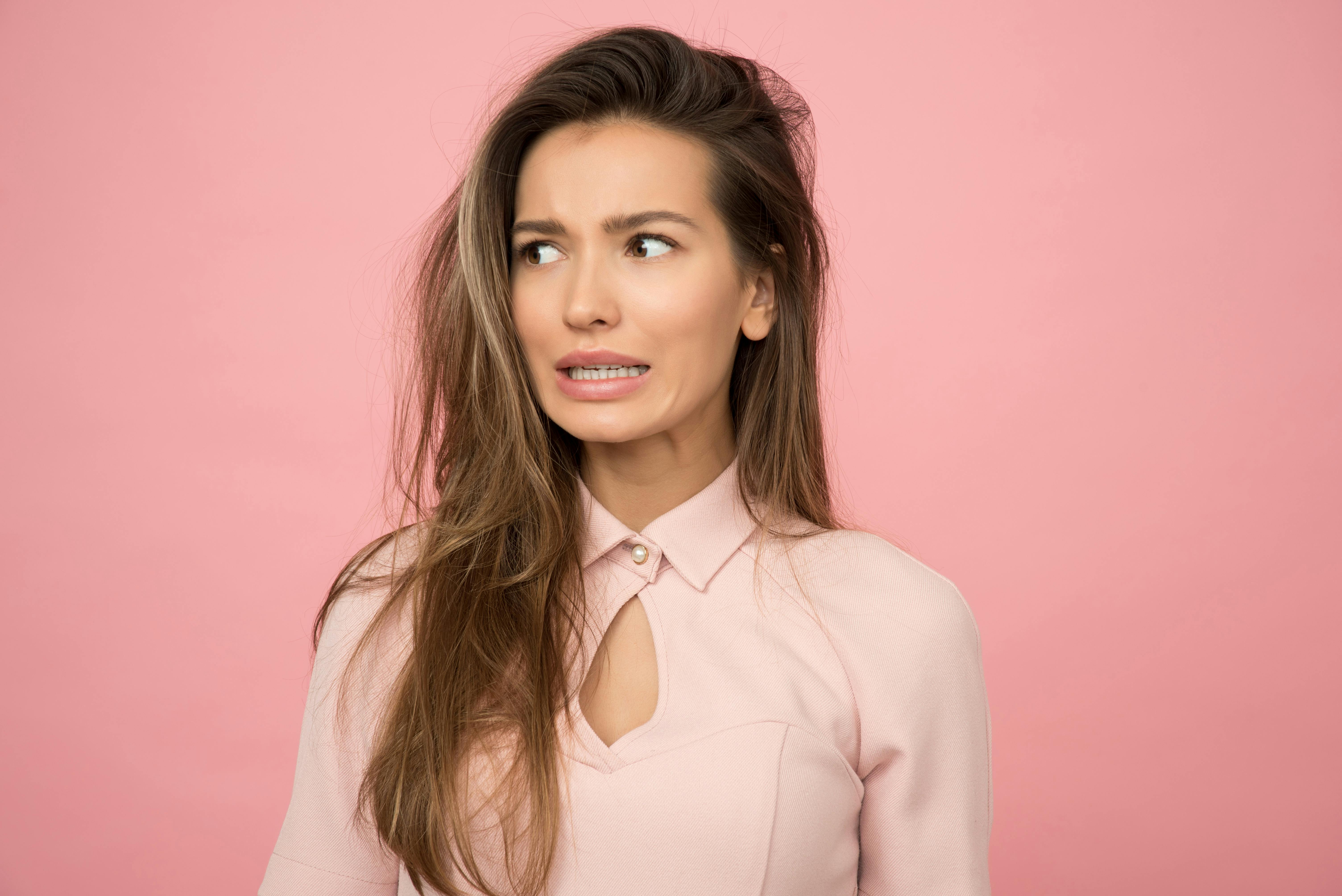 Eine Frau in Rosa | Quelle: Pexels