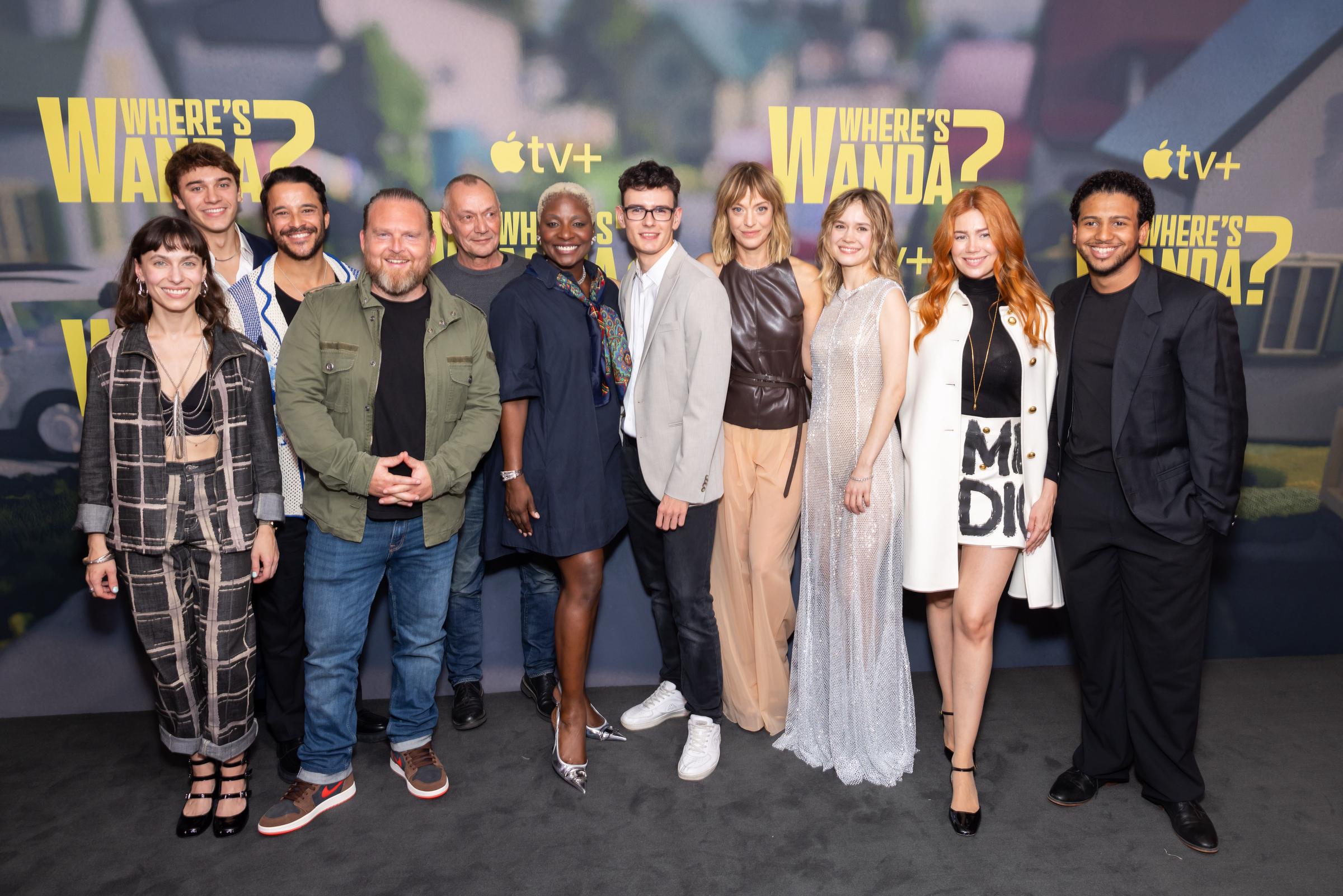 Senita Huskic, Frederic Balonier, Kostja Ullmann, Axel Stein, Torsten Michaelis, Nikeata Thompson, Leo Simon, Heike Makatsch, Lea Drinda, Palina Rojinski und Aaron Maldonado Morales besuchen die Premiere von Apples erster deutscher Originalserie „Where's Wanda?“ | Quelle: Getty Images