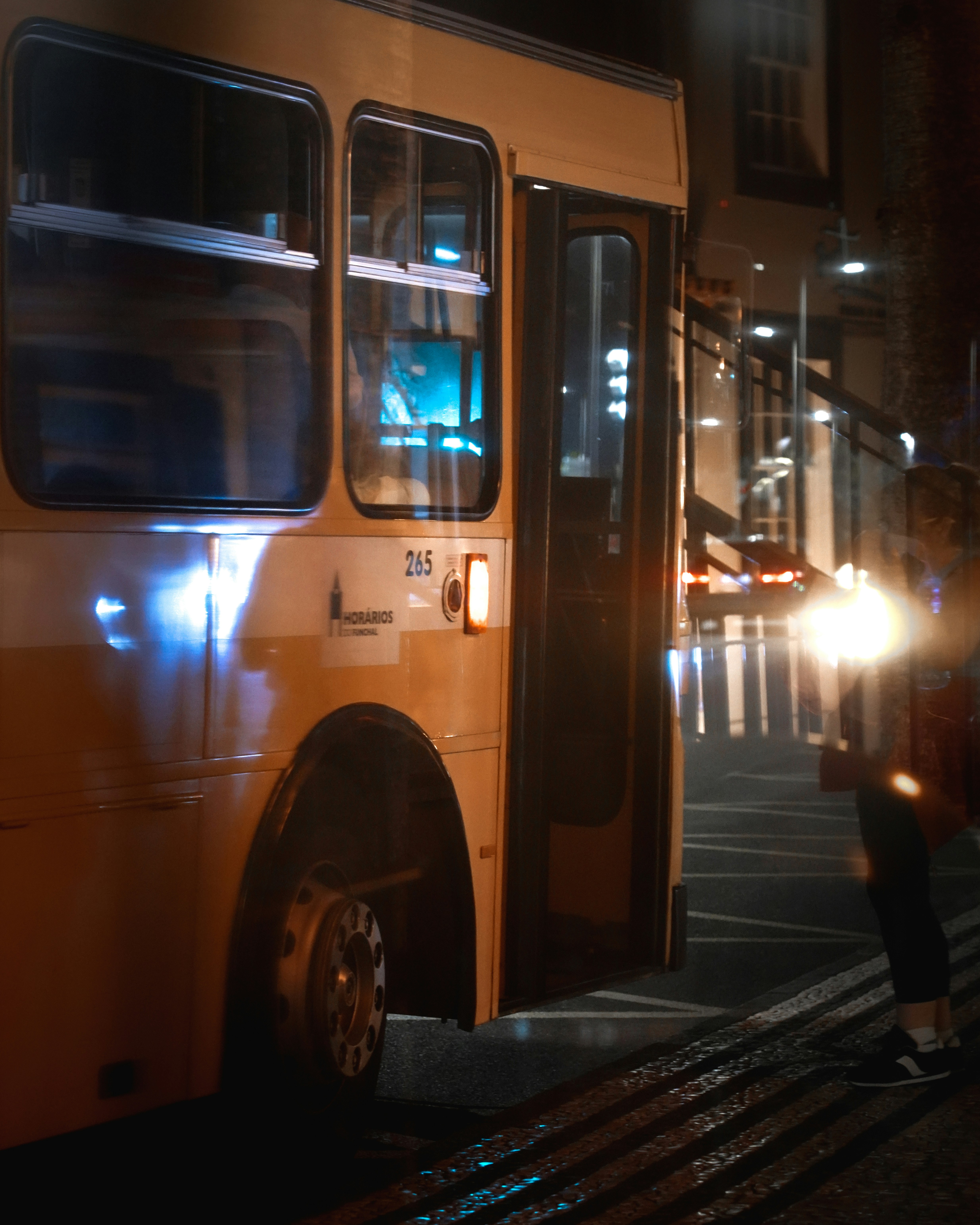 Das Äußere eines Busses | Quelle: Unsplash