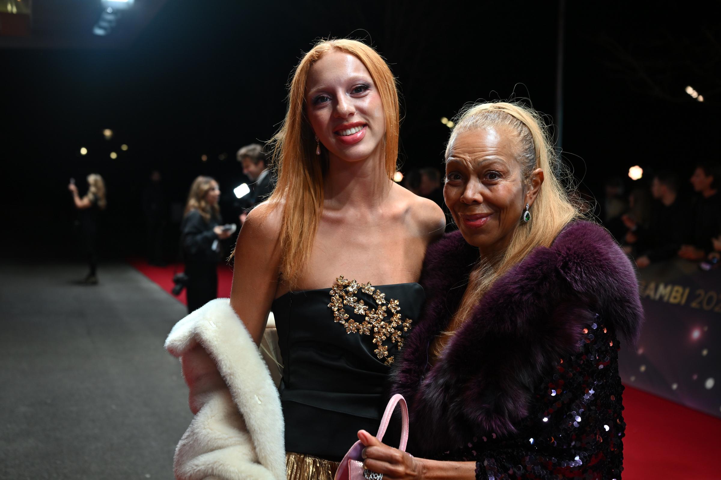 Anna Ermakova und ihre Mutter Angela bei der Bambi-Verleihung 2025 in Bayern | Quelle: Getty Images