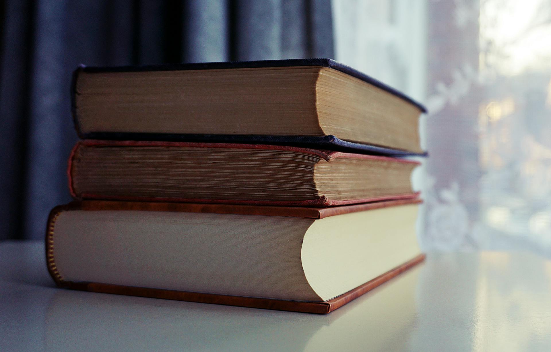 Ein Bücherstapel | Quelle: Pexels