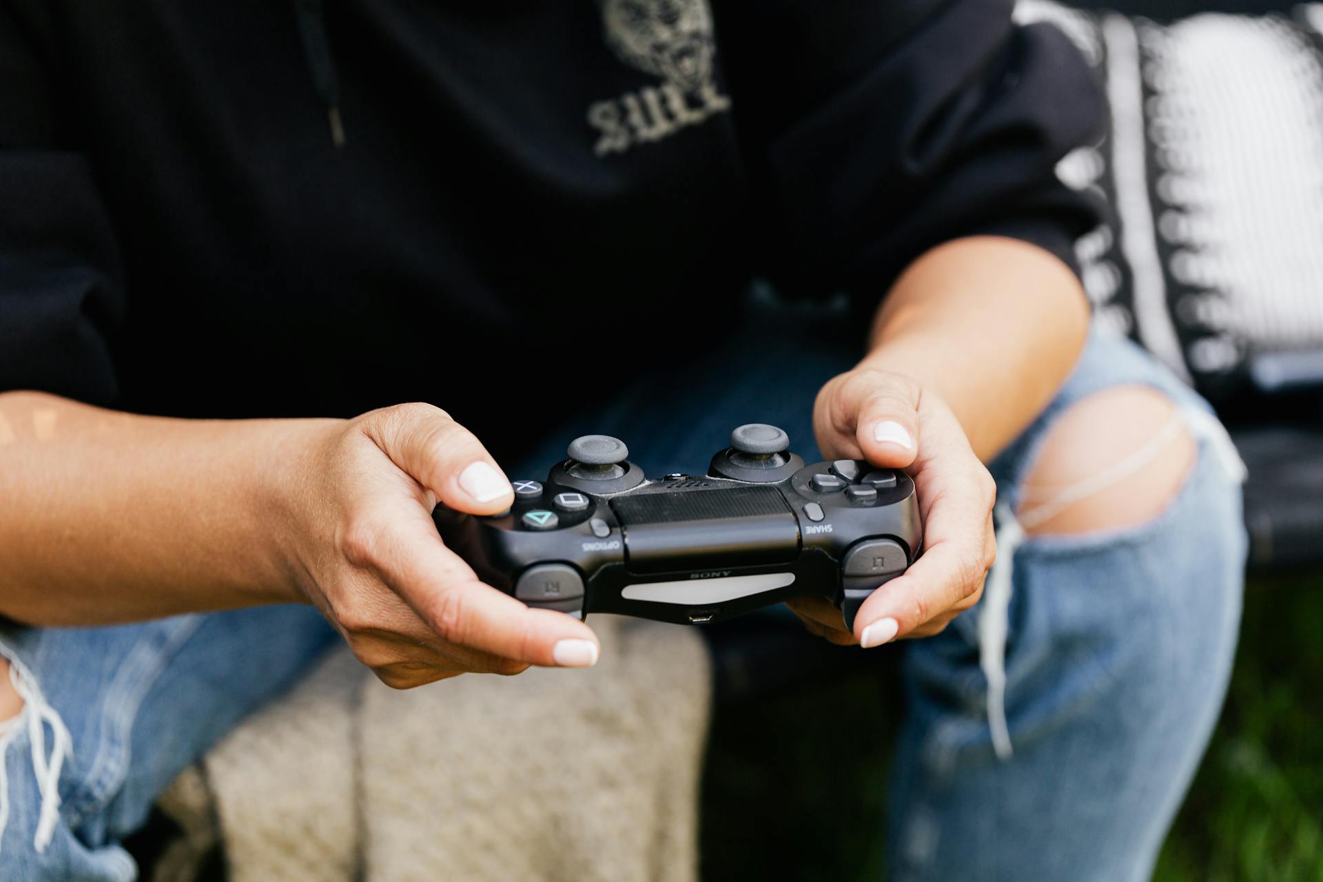 Ein Mann spielt ein Videospiel | Quelle: Pexels