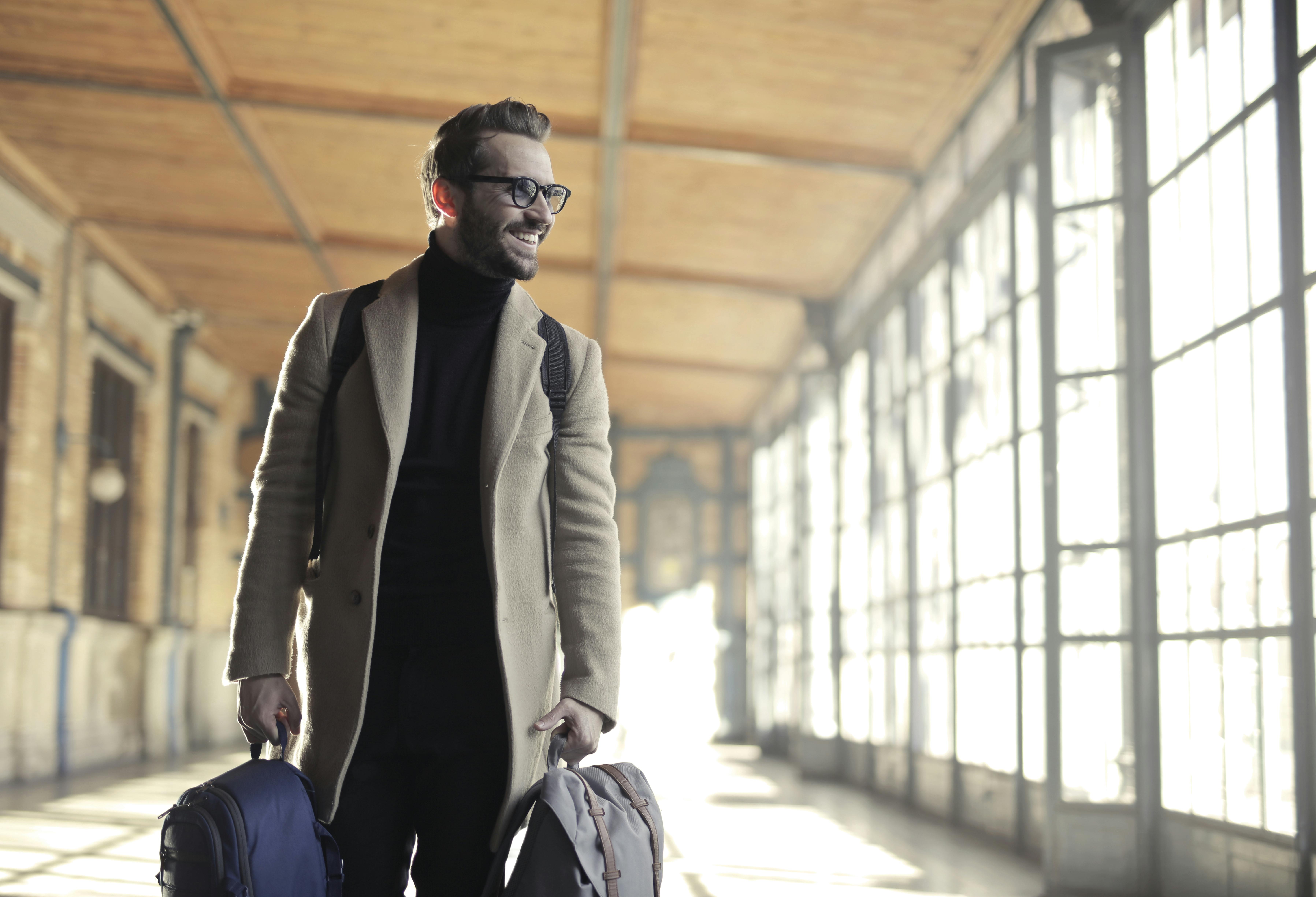 Ein Mann auf Geschäftsreise | Quelle: Pexels