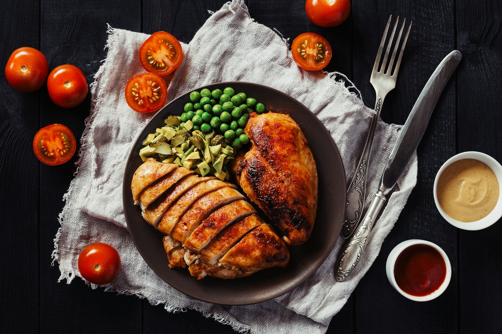 Ein mit Essen gedeckter Tisch | Quelle: Unsplash