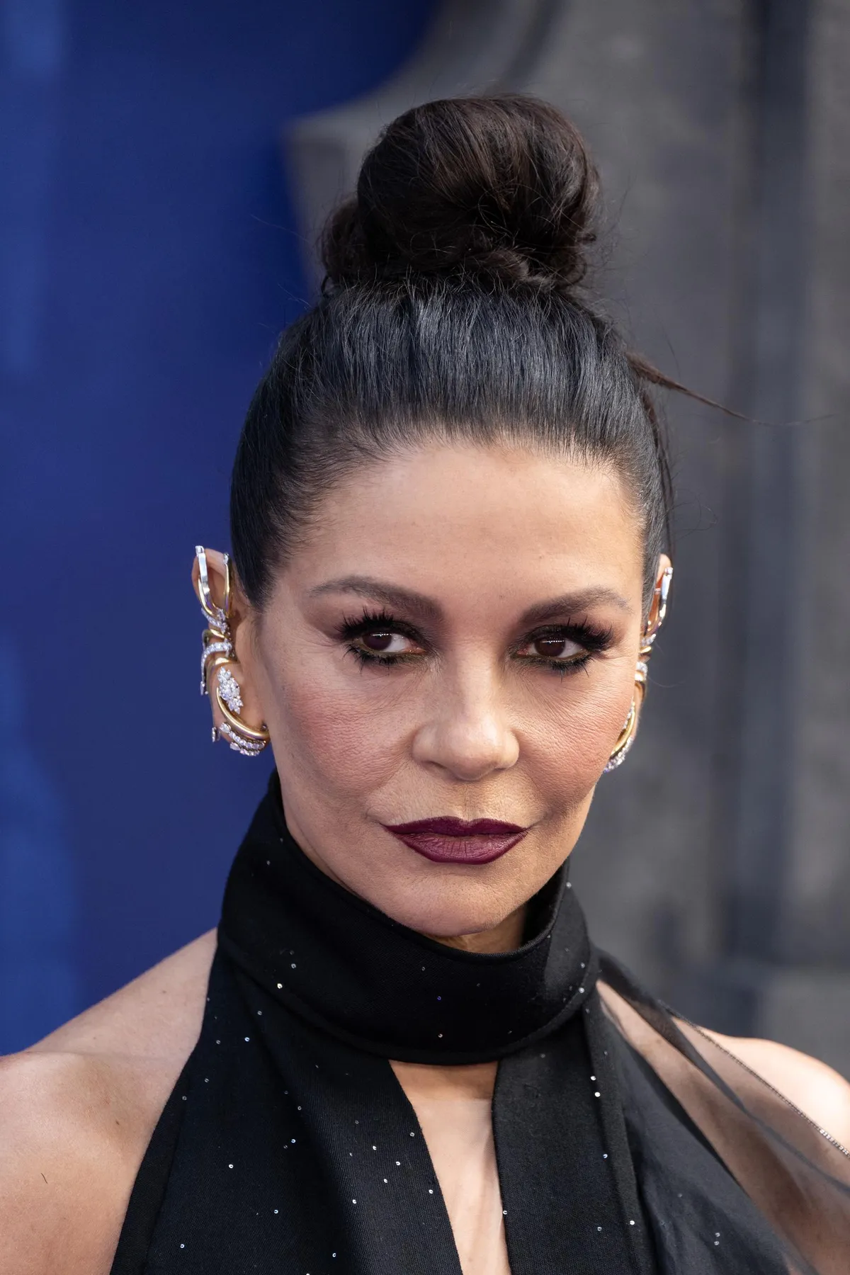Catherine Zeta-Jones' auffälliger Make-up-Look bei der Premiere der zweiten Staffel von „Wednesday“ am 30. Juli 2025 in London, England.