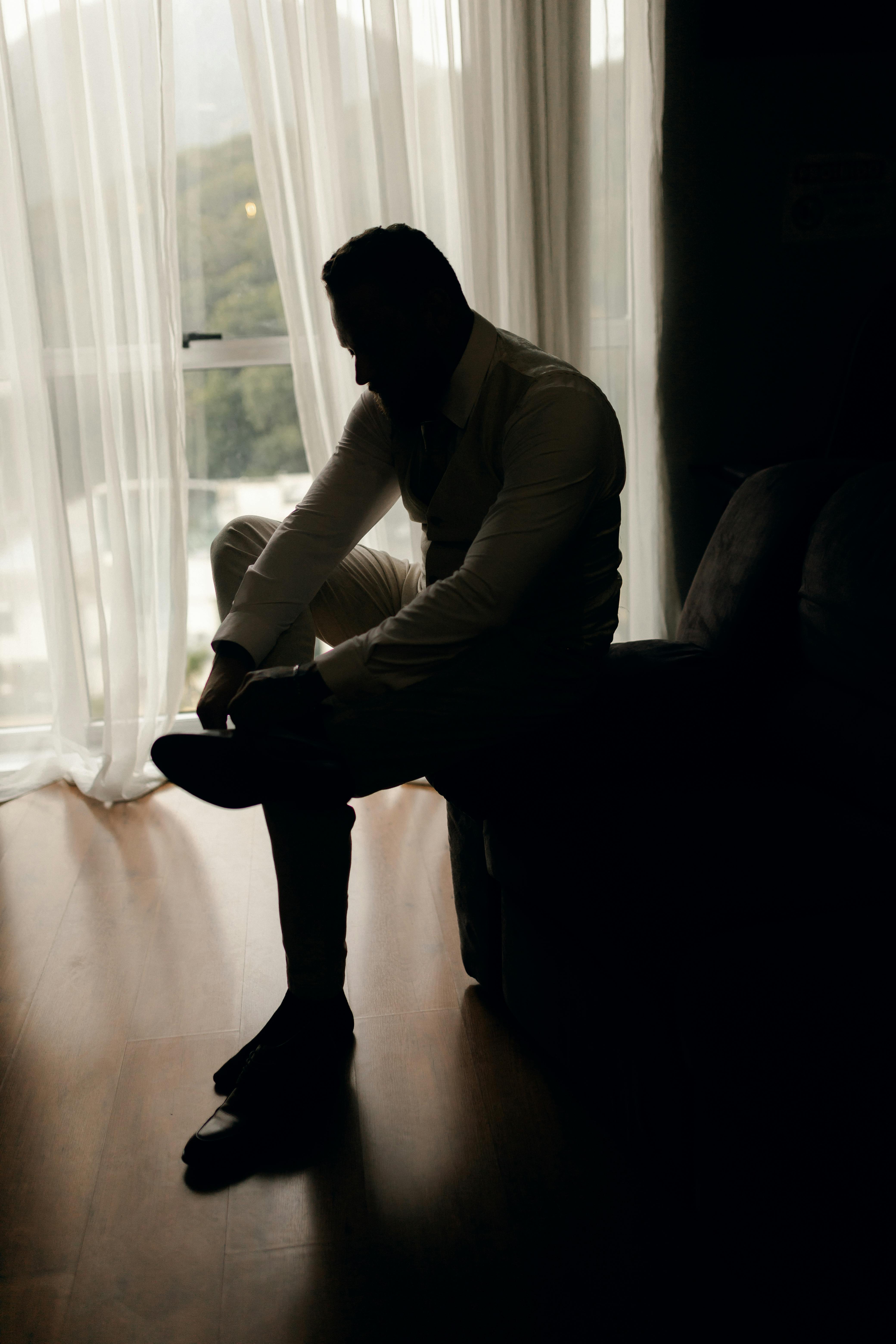 Mann, der sich verkleidet | Quelle: Pexels