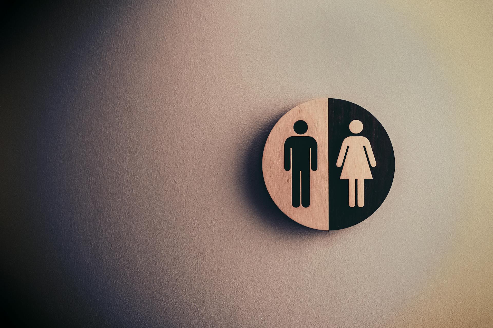 Ein Toilettenschild | Quelle: Pexels