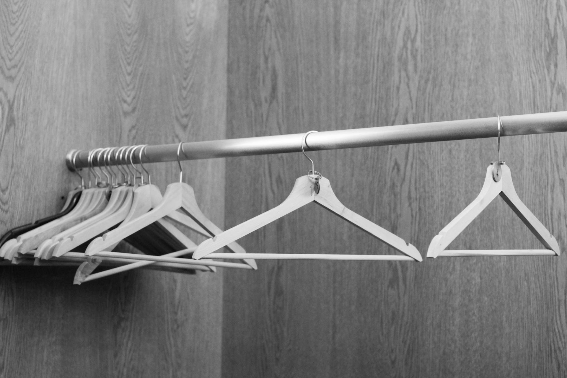 Ein leerer Kleiderschrank | Quelle: Pexels