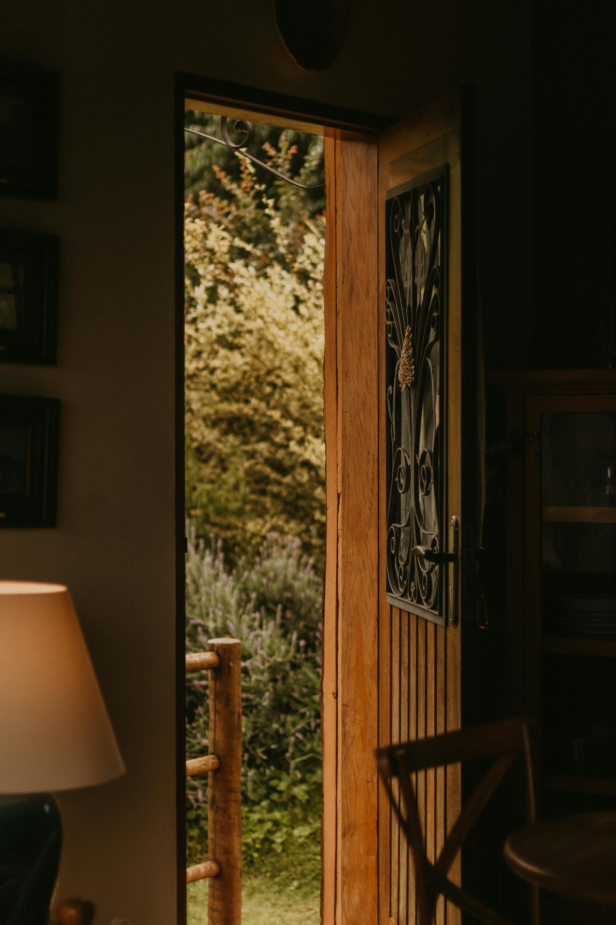 Eine offene Haustür | Quelle: Pexels