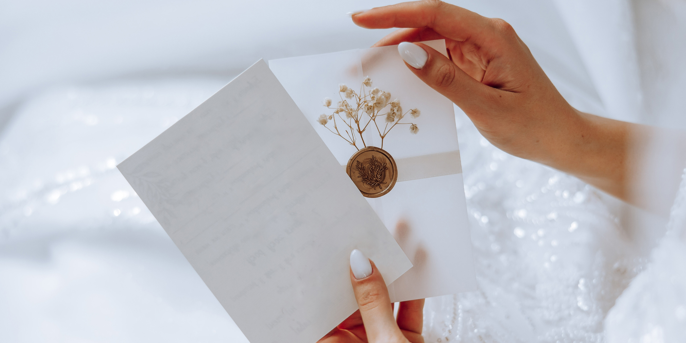 Eine Hochzeitseinladung | Quelle: Shutterstock