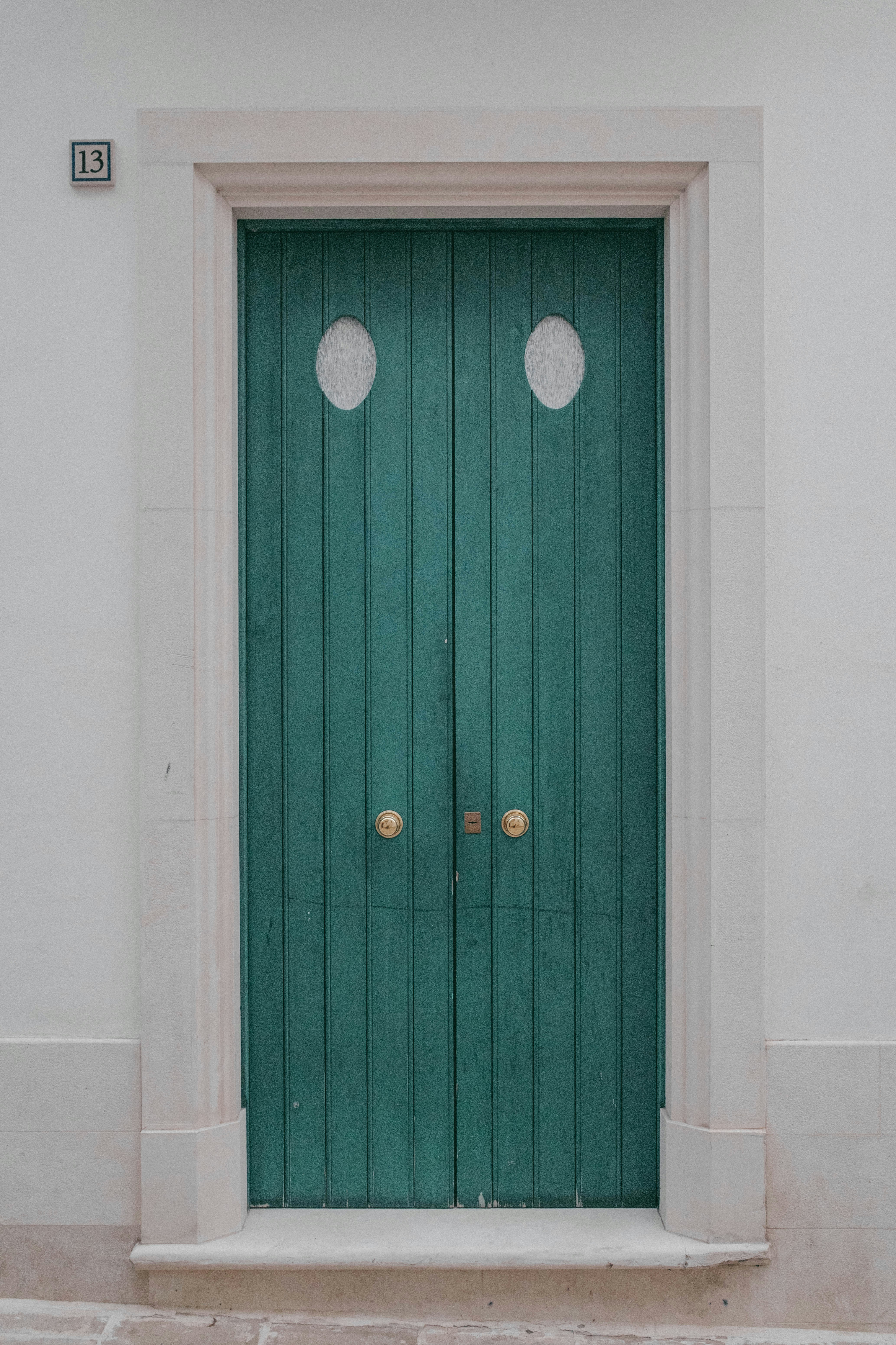 Eine geschlossene Tür | Quelle: Unsplash