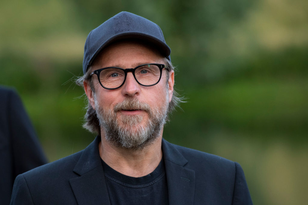 Der Schauspieler Bjarne Mädel ist bei der Premiere von „Geliefert“ während der Münchner Filmfestspiele 2021 im Kino am Olympiasee am 5. Juli 2021 in München dabei. | Quelle: Getty Images