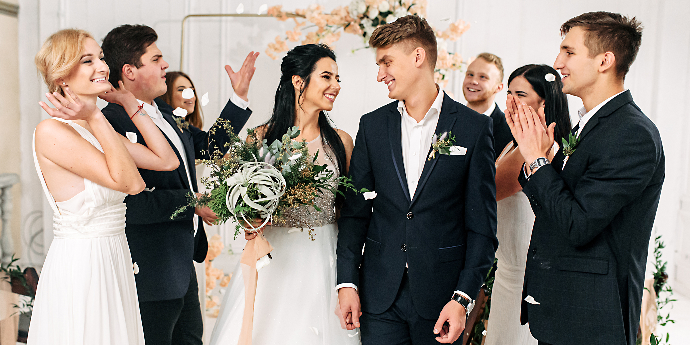 Ein Paar an seinem Hochzeitstag | Quelle: Shutterstock