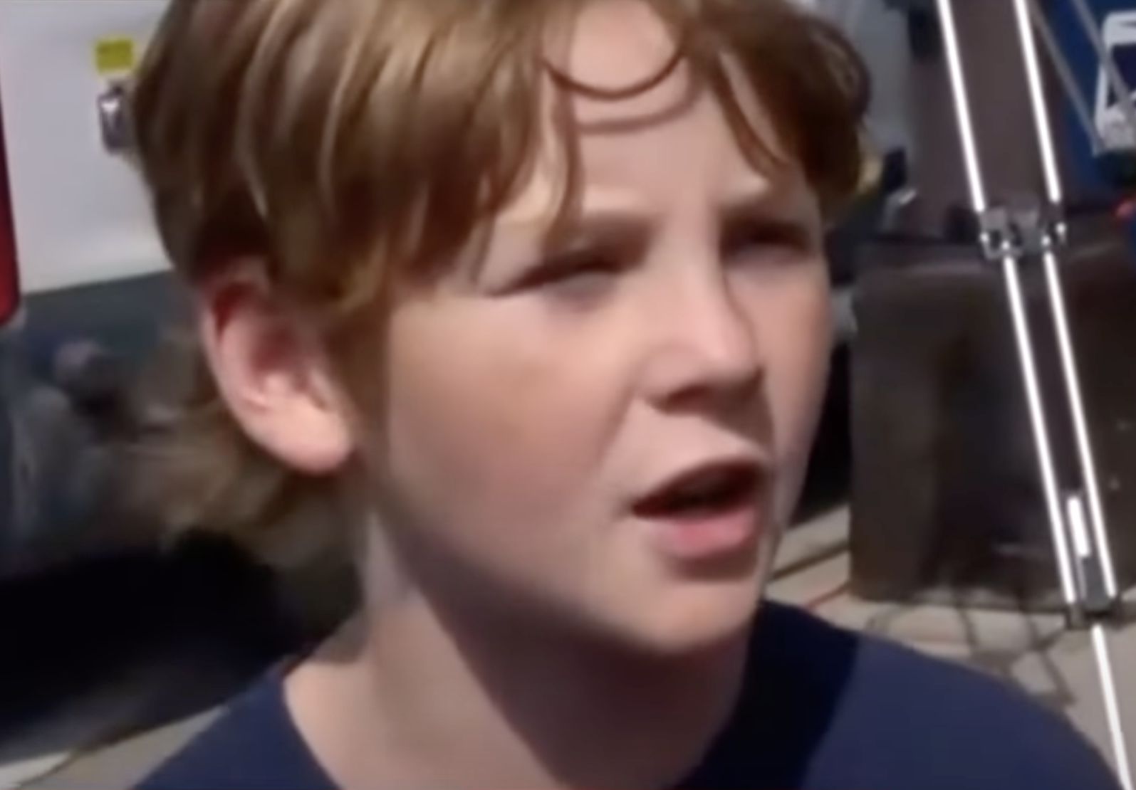 Ein Schüler gibt eine Stellungnahme zu den Schießereien an Schulen in Minnesota ab | Quelle: https://www.youtube.com/@CBSEveningNews