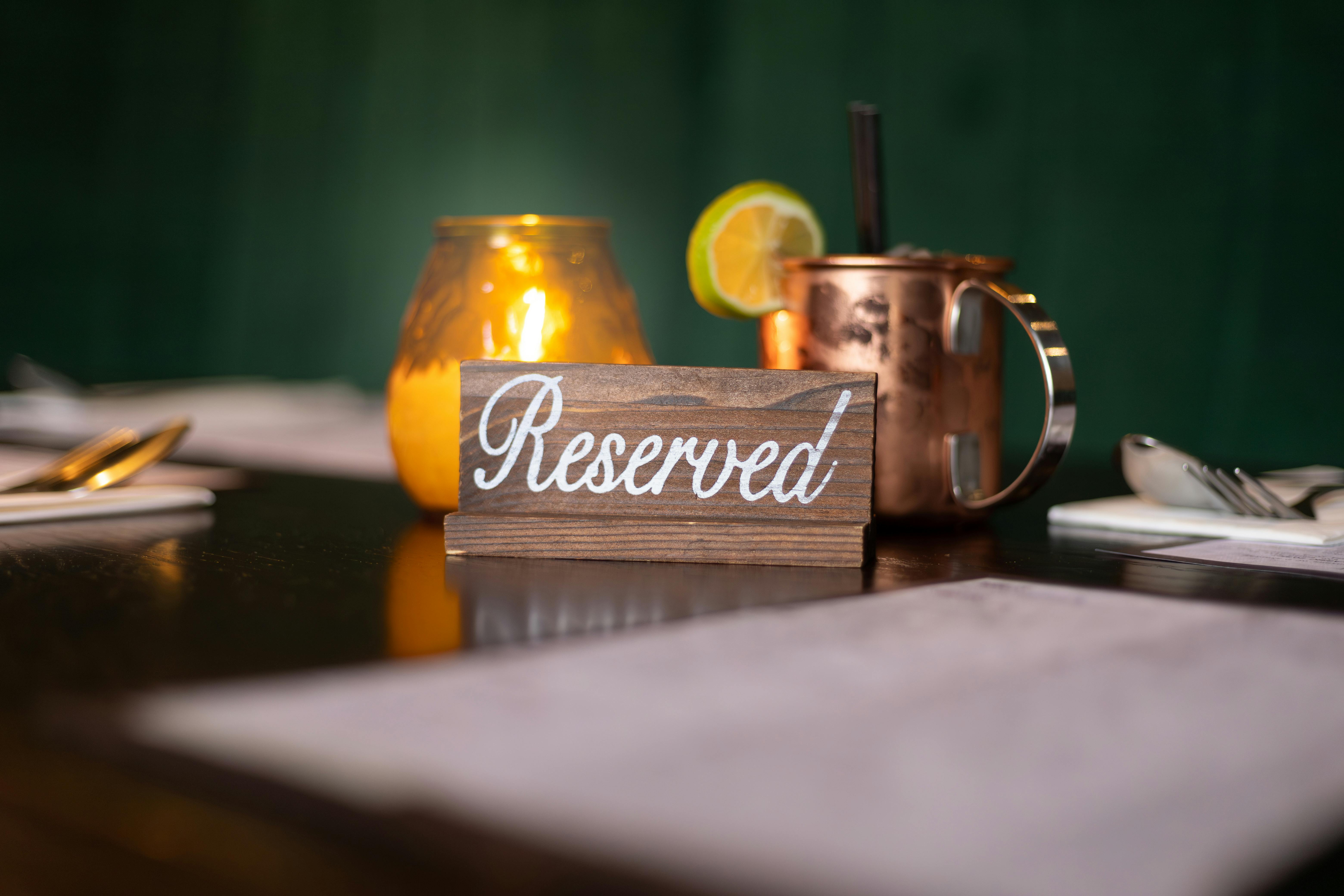 Reservierter Restauranttisch | Quelle: Pexels