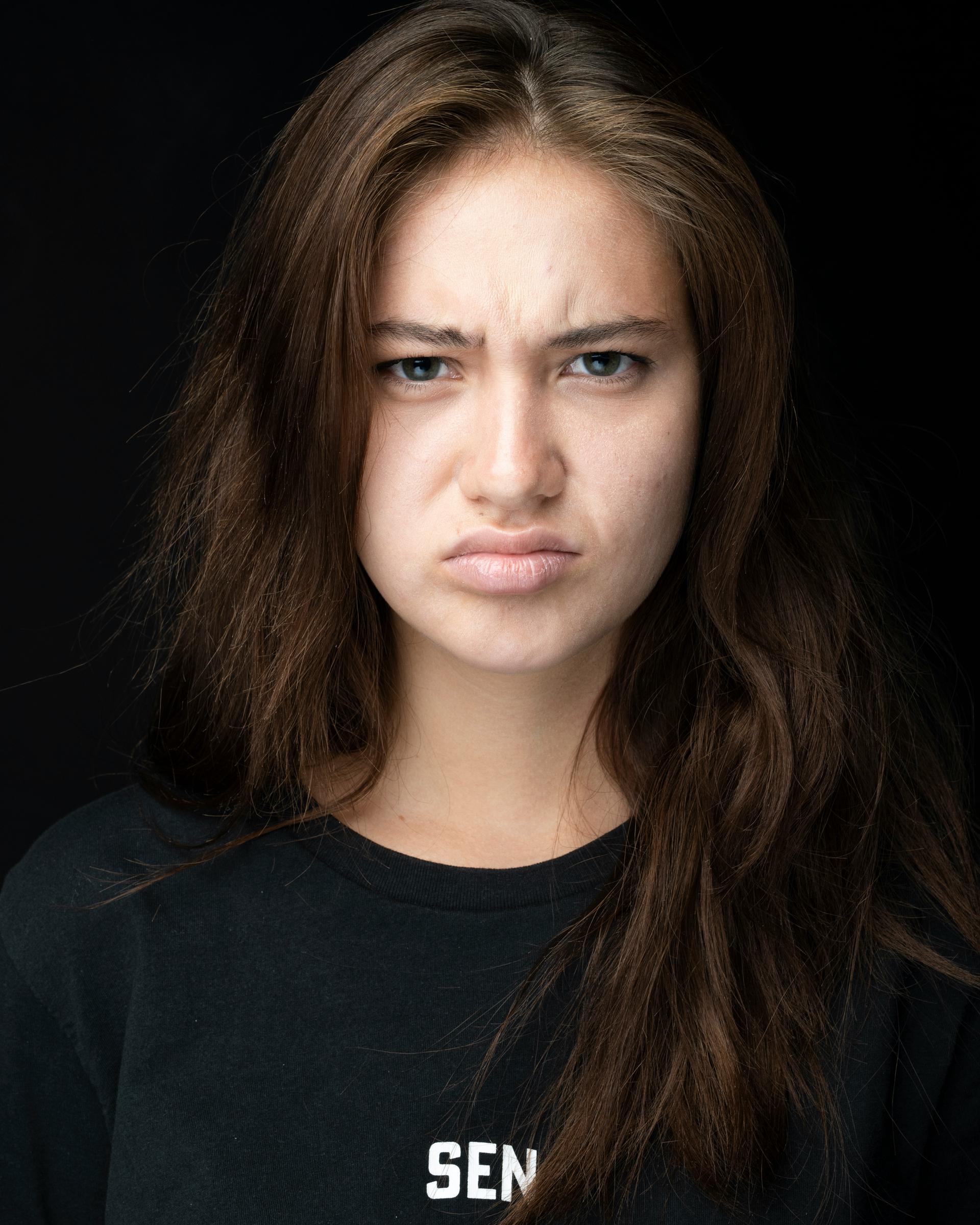 Ein verärgertes Teenager-Mädchen | Quelle: Unsplash