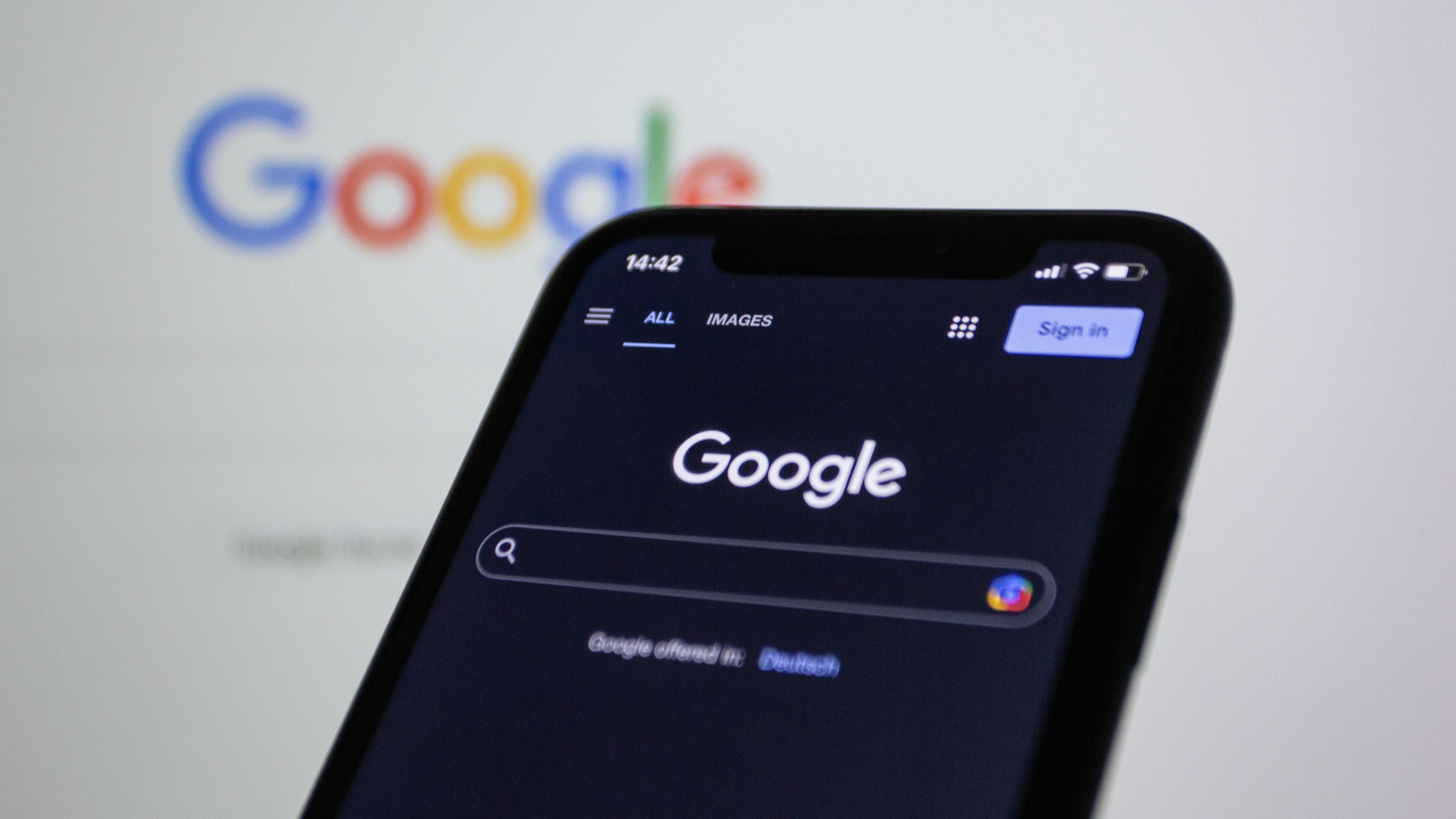 Ein mit Google geöffnetes Handy | Quelle: Pexels
