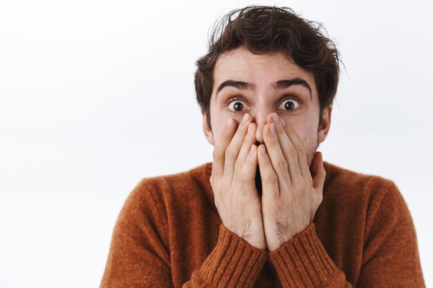 Ein schockierter Mann | Quelle: Freepik