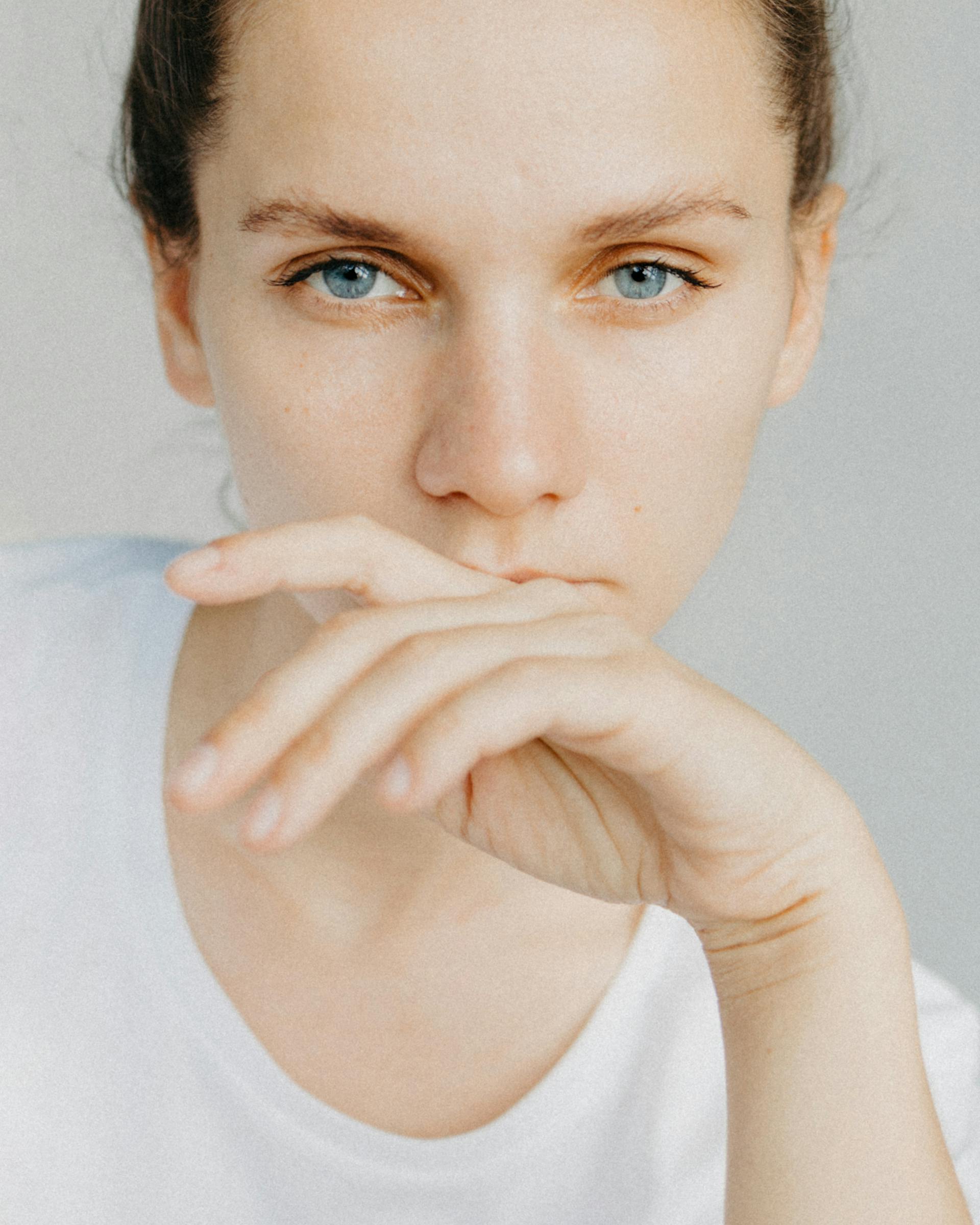 Eine nachdenkliche Frau | Quelle: Pexels