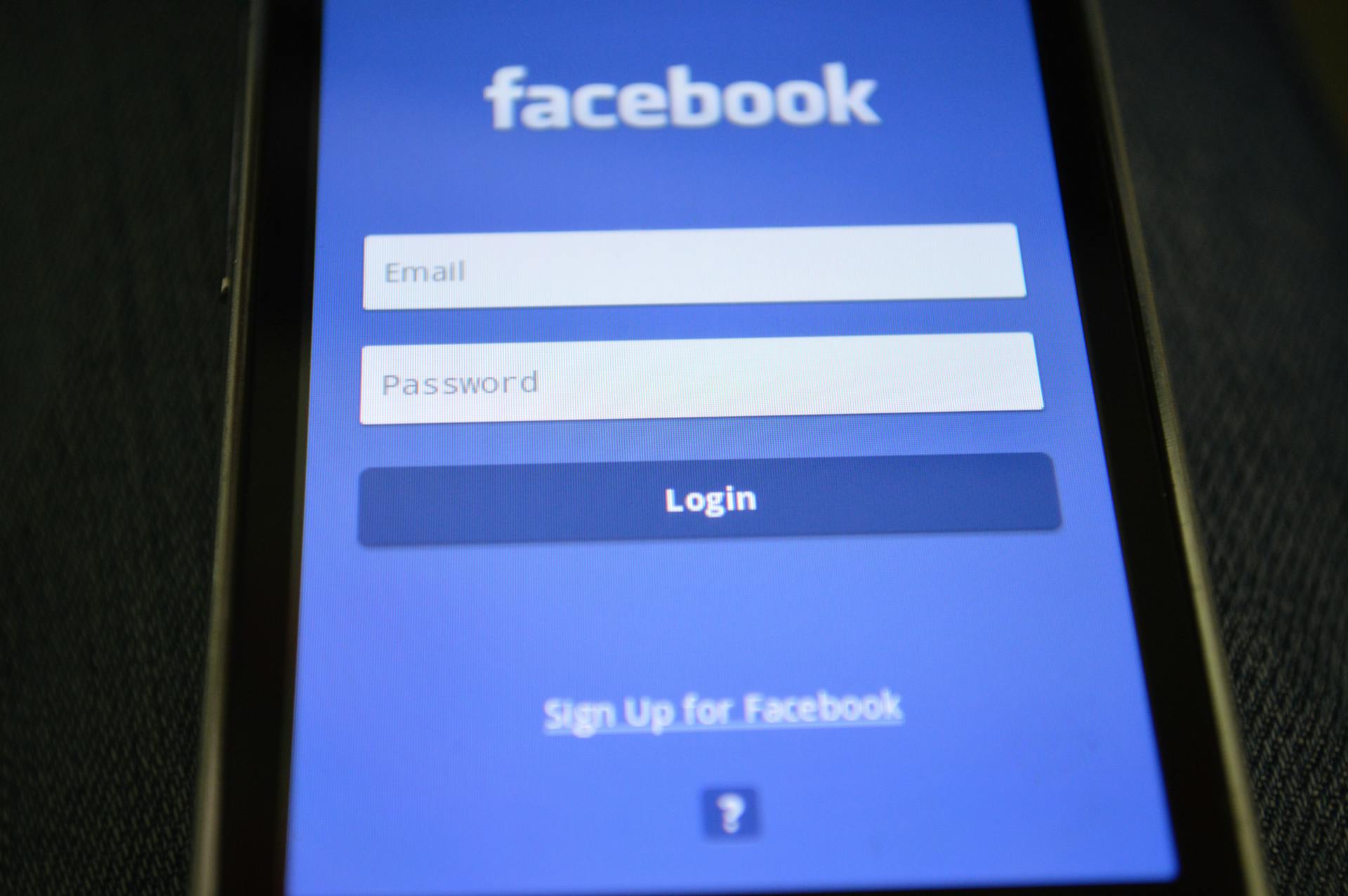 Der Anmeldebildschirm von Facebook auf einem Telefon | Quelle: Pexels