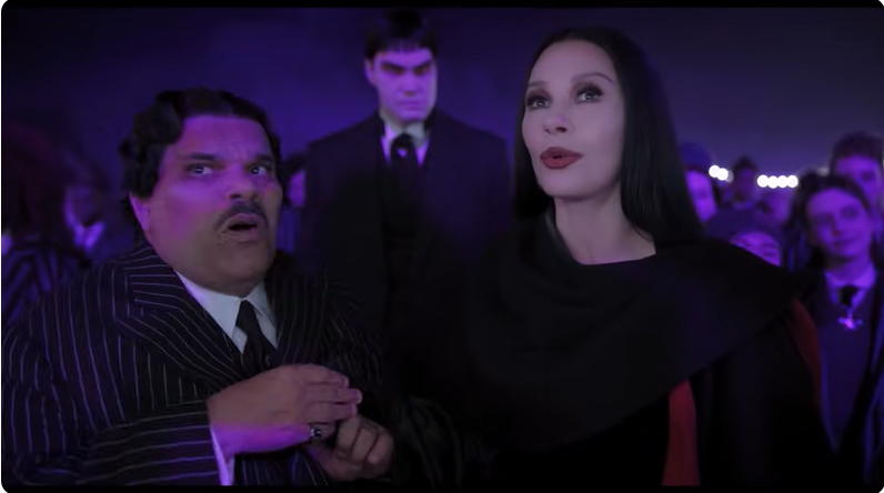 Luis Guzmán and Catherine Zeta-Jones über die zweite Staffel von „Wednesday“, from a post dated August 8, 2025 | Source: Youtube/netflix
