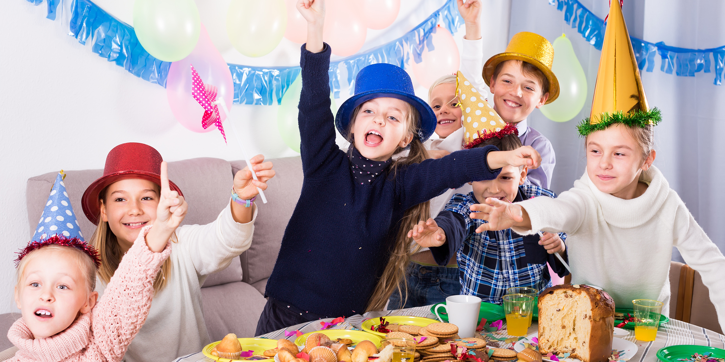 Kinder bei einer Geburtstagsparty | Quelle: Shutterstock