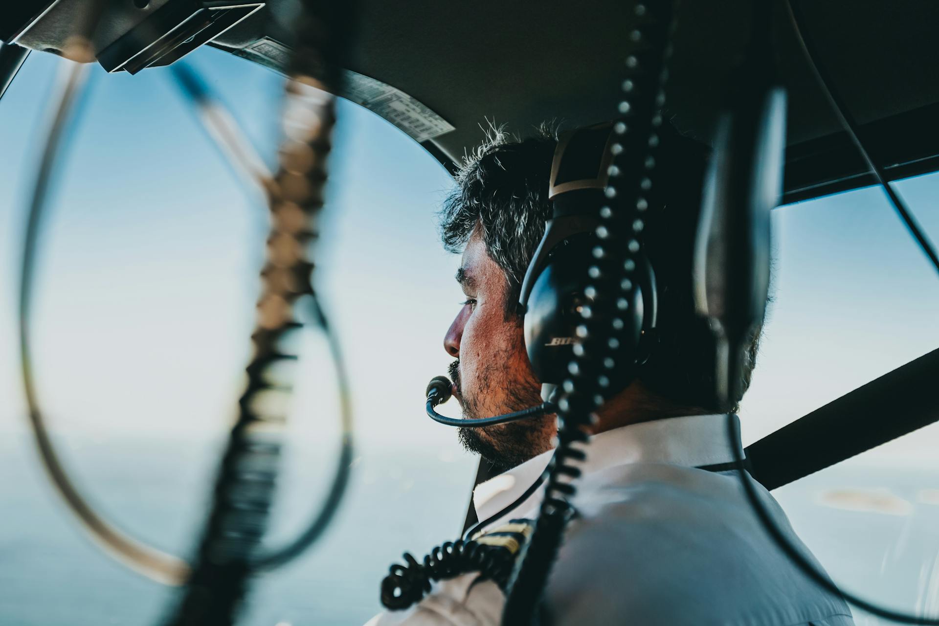 Ein Pilot spricht | Quelle: Pexels