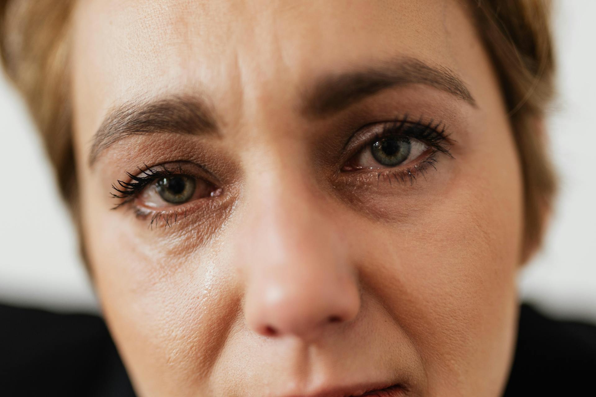 Eine Frau mit Tränen in den Augen | Quelle: Pexels