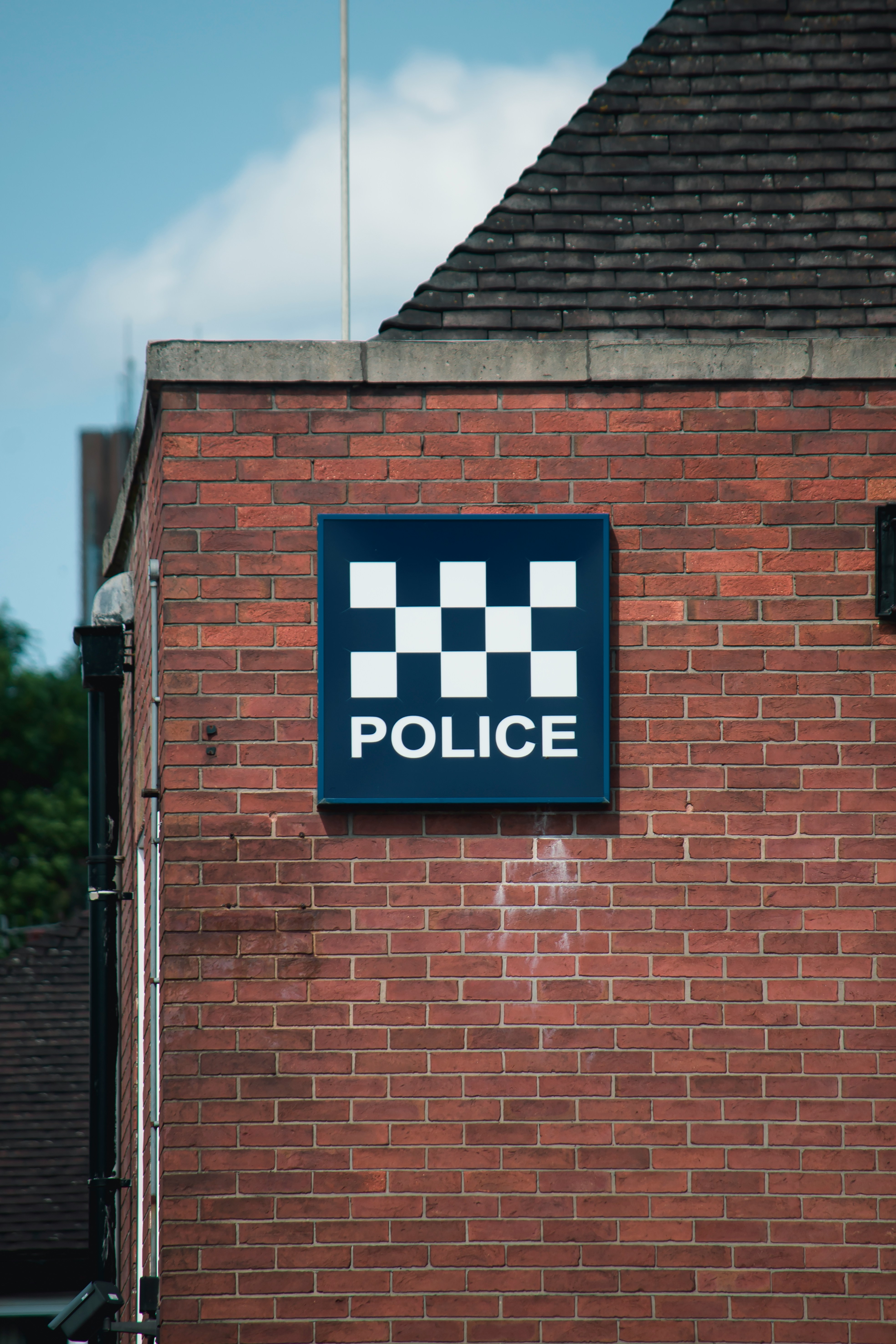 Das Äußere einer Polizeistation | Quelle: Unsplash