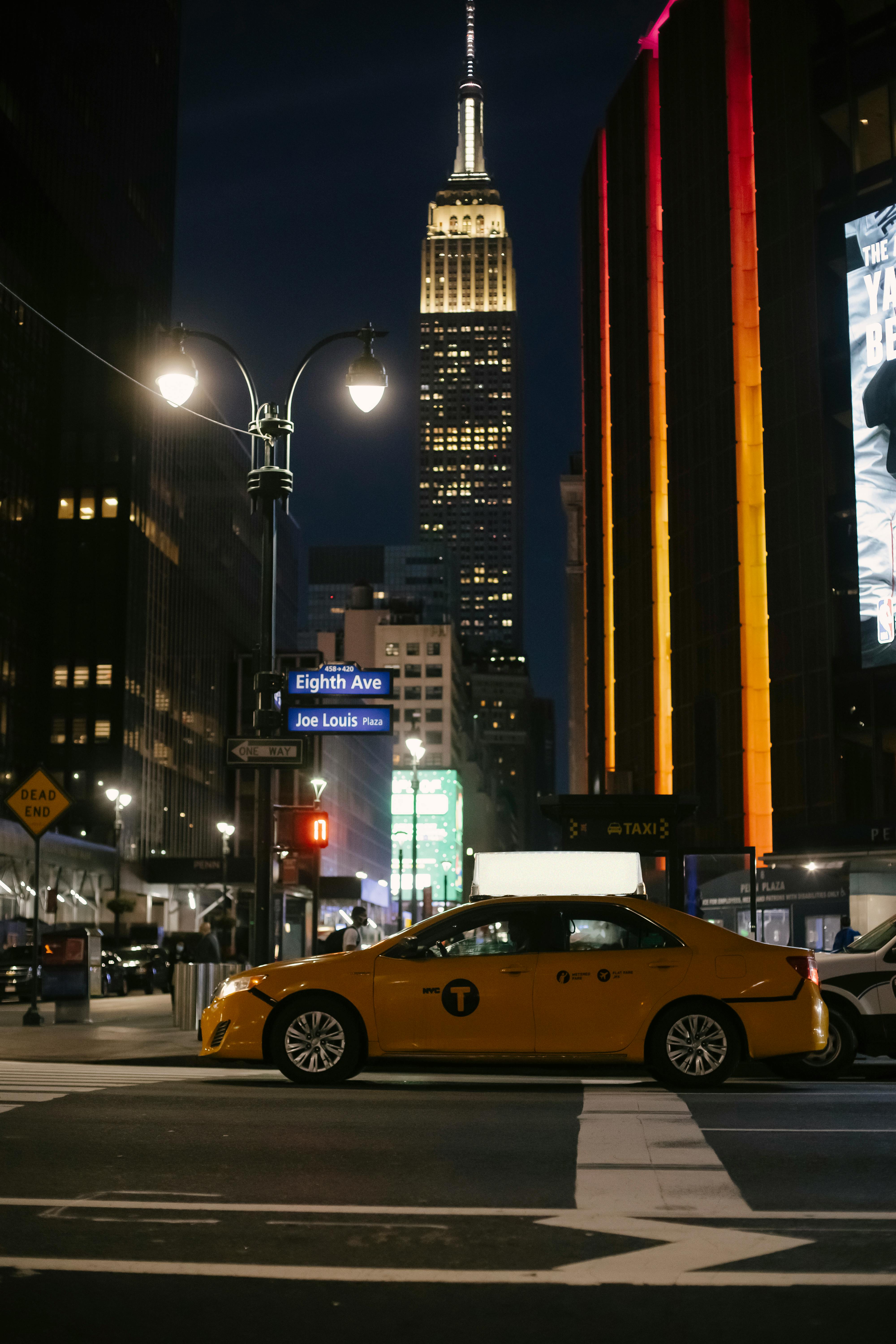 Ein Taxi in der Stadt | Quelle: Pexels