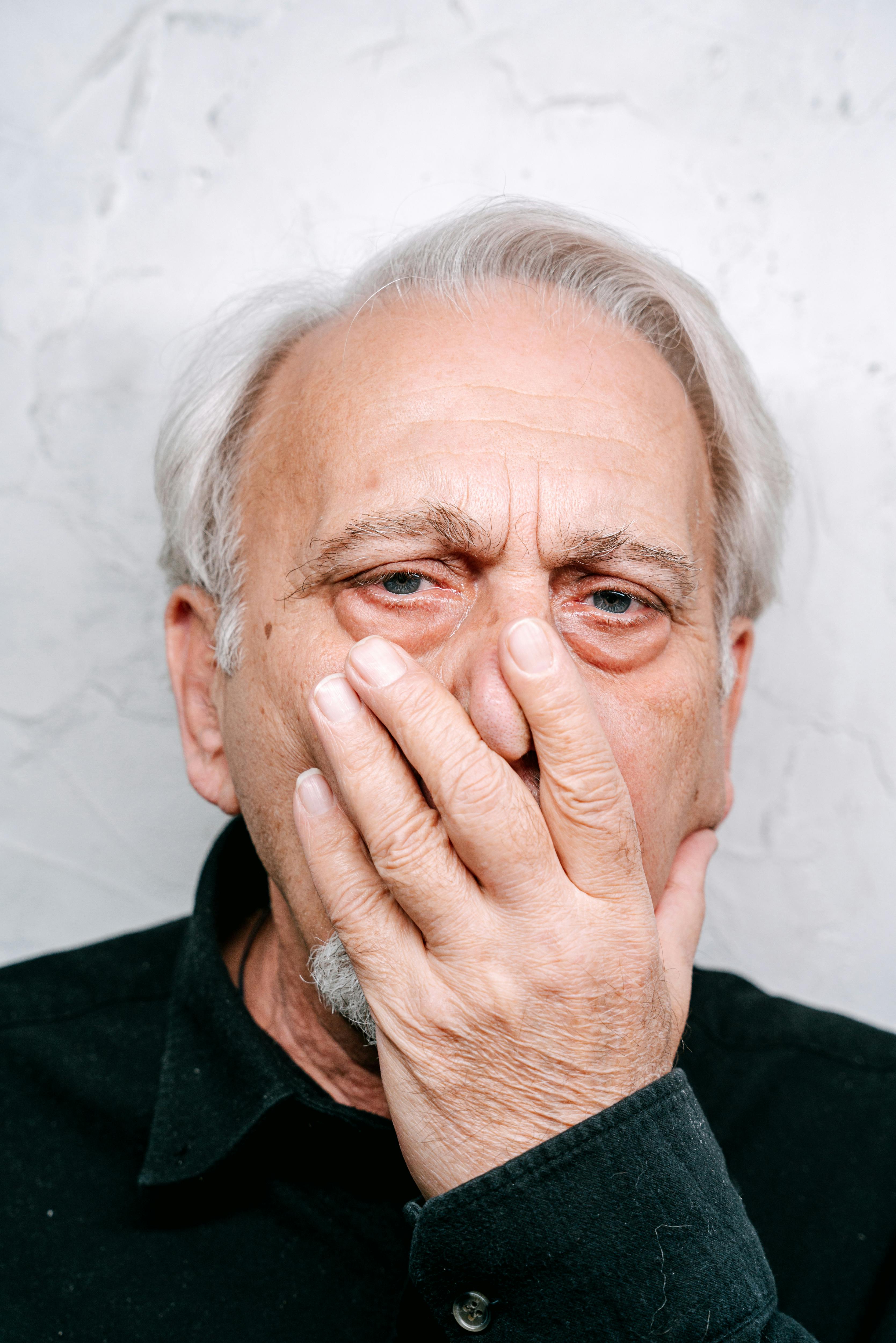 Ein schockierter Mann | Quelle: Pexels