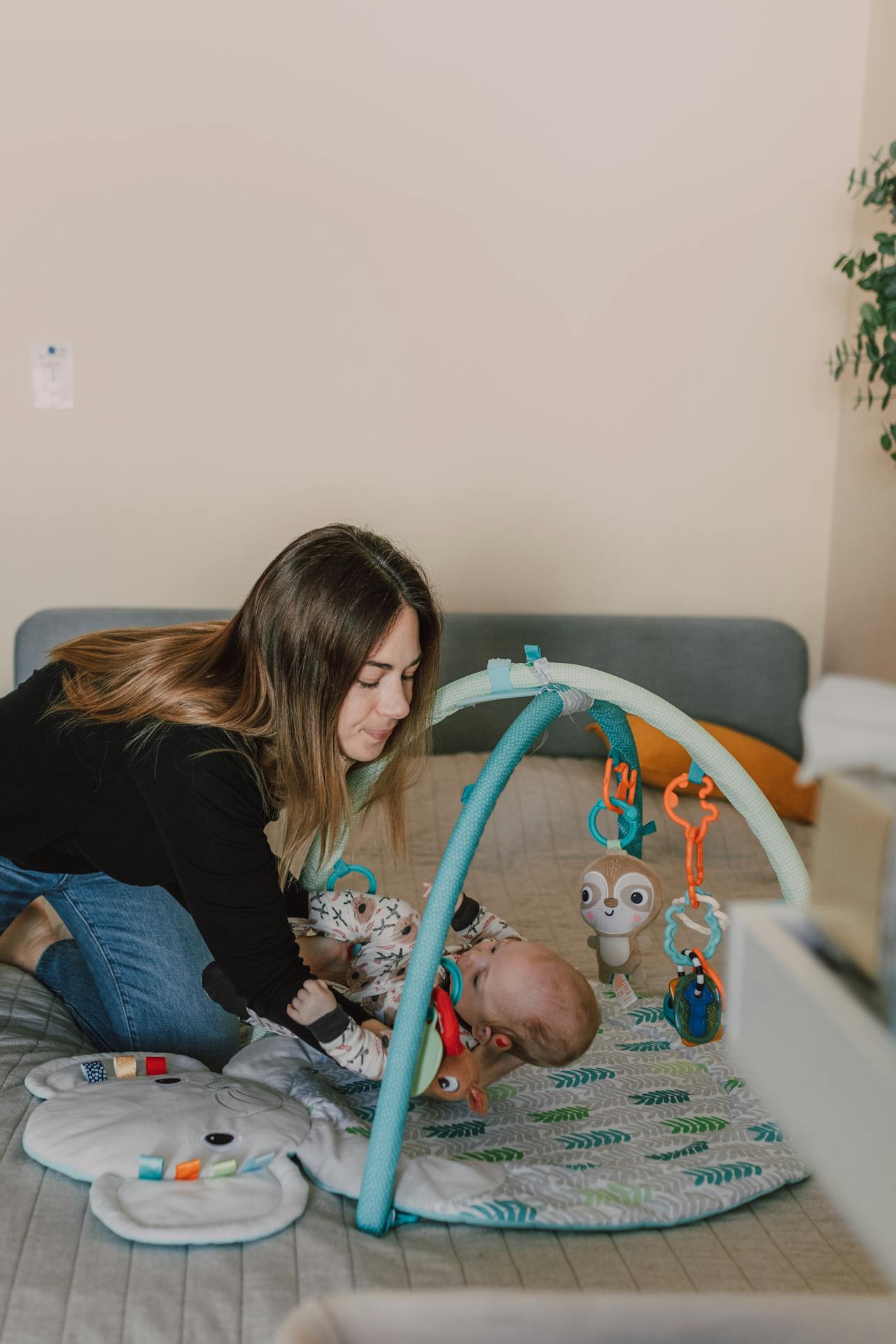 Eine Frau, die ihr Baby hält | Quelle: Pexels