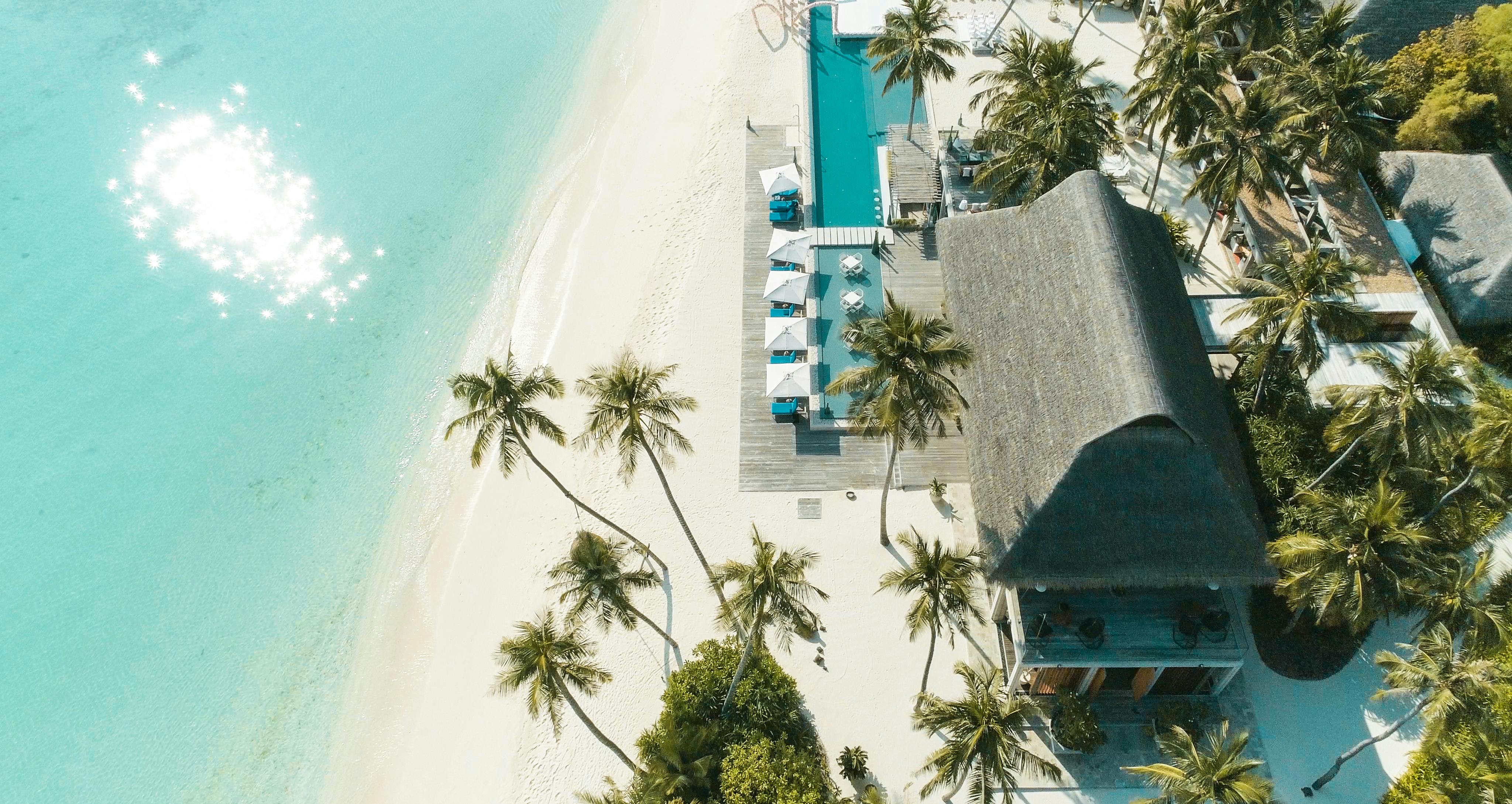 Ein Resort am Meer | Quelle: Pexels
