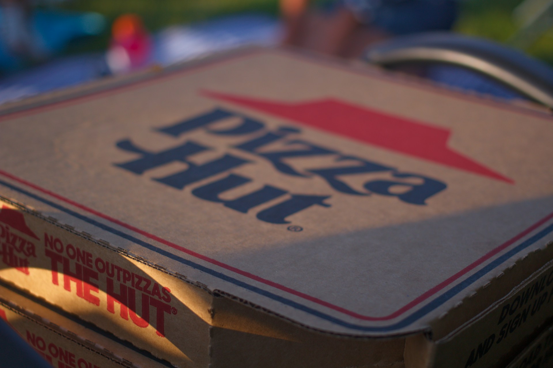 Ein Pizzakarton | Quelle: Unsplash