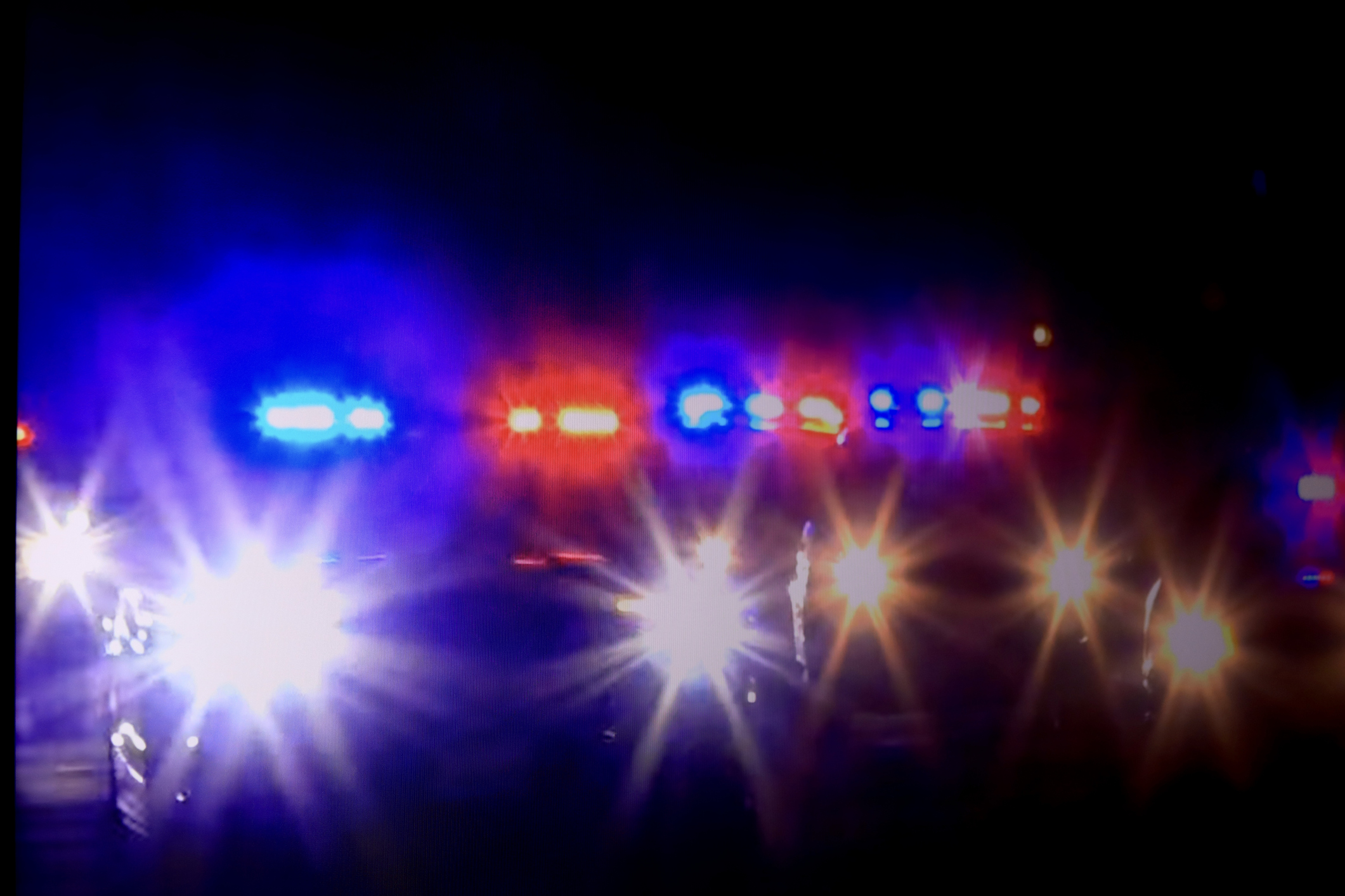 Polizeifahrzeuge bei einer Verfolgungsjagd mit hoher Geschwindigkeit | Quelle: Getty Images