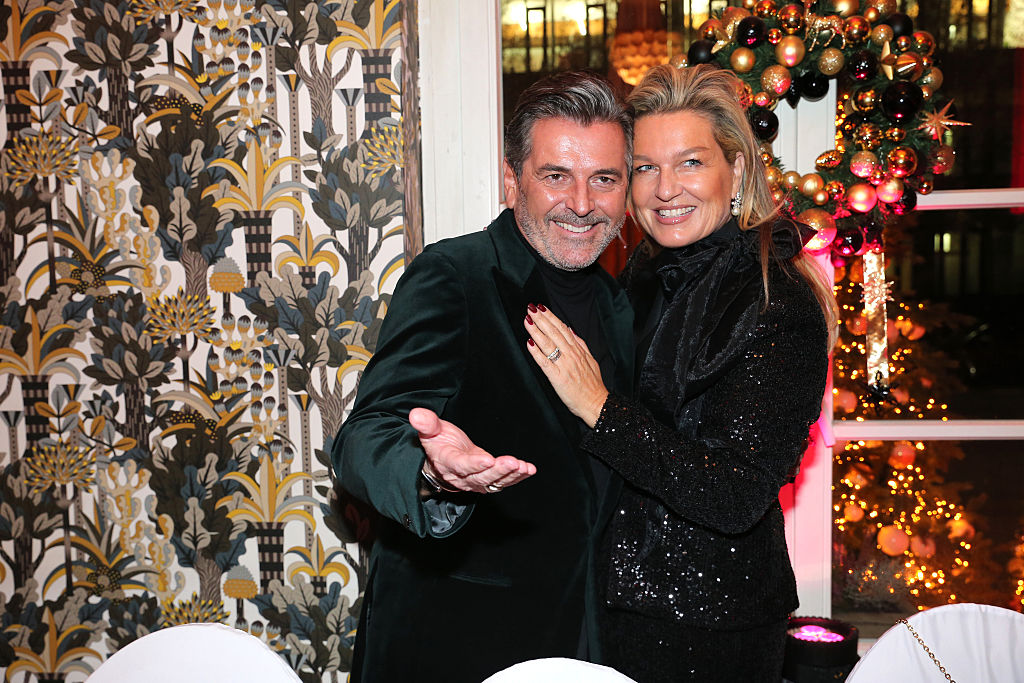 Thomas Anders und Claudia Anders beim Greipl-Weihnachts-Benefizdinner in der Reitschule am 16. Dezember 2025 in München | Quelle: Getty Images