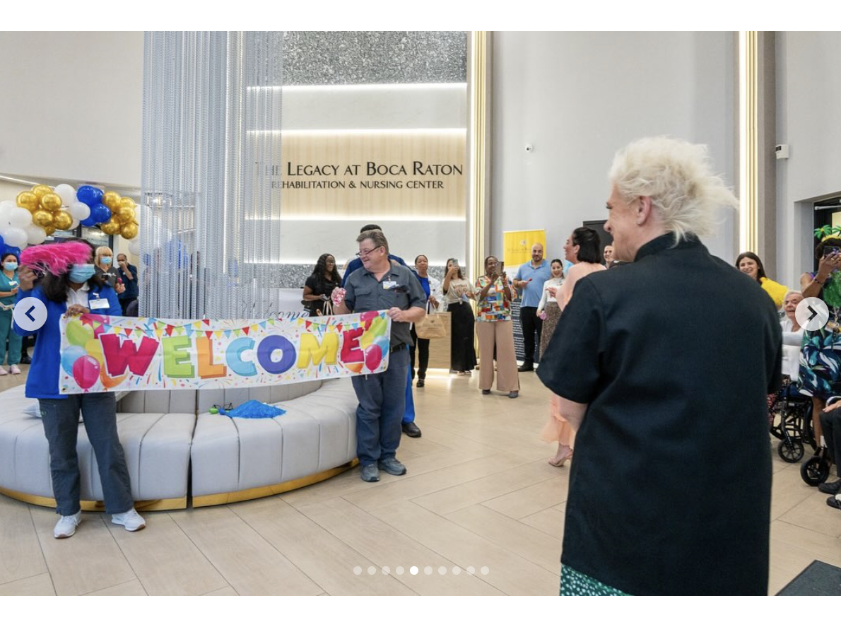 Anne Burrell wird von den Mitarbeitern des CareRite Centers herzlich willkommen geheißen, vom 11. Juni 2025 | Quelle: Instagram/careritecenters
