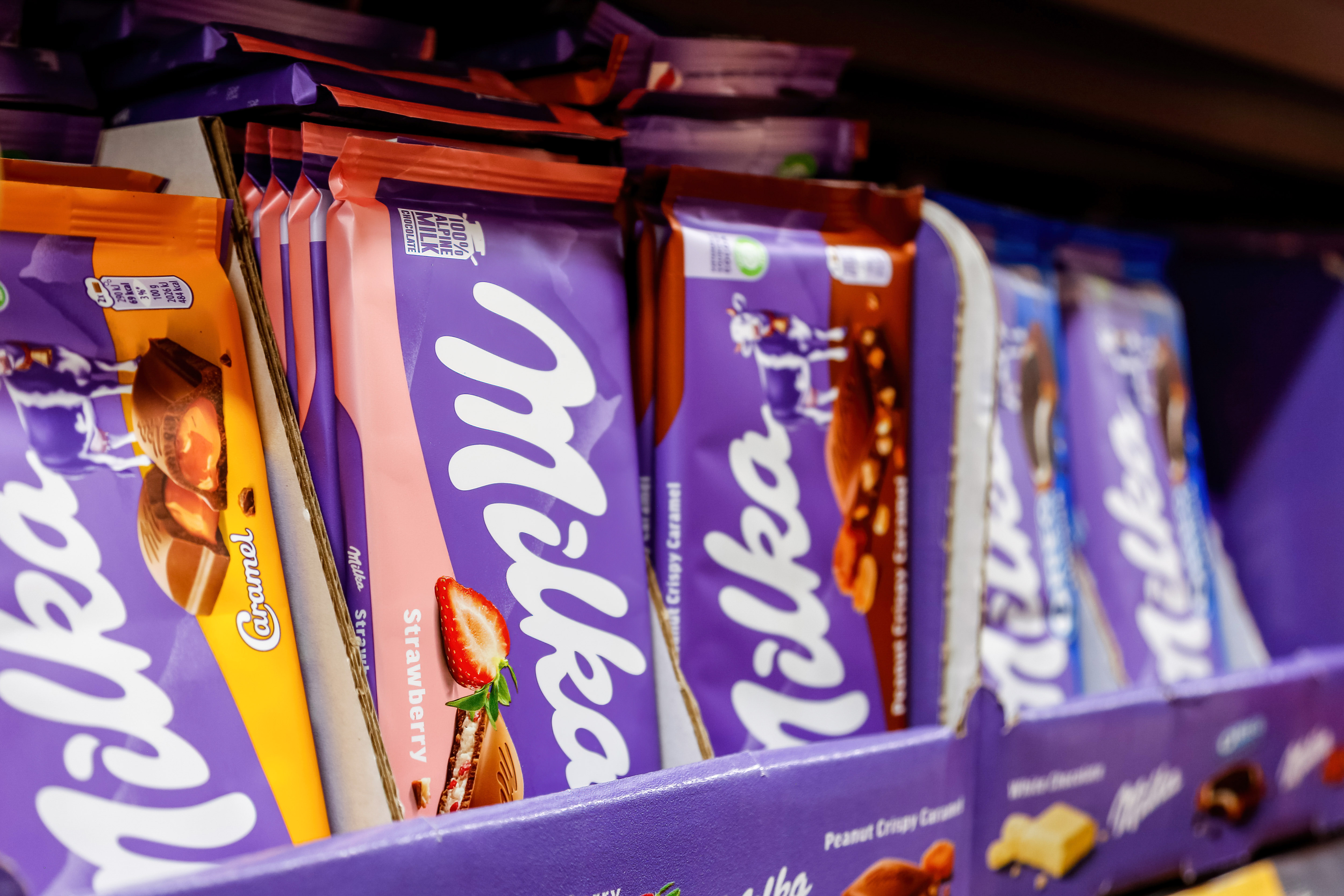 Milka-Schokolade in einem Ladenregal | Quelle: Getty Images