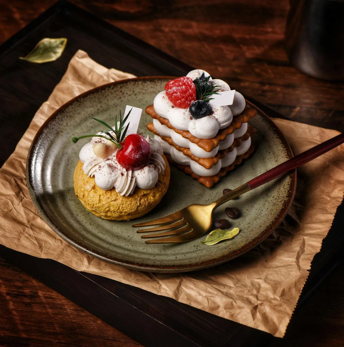 Dessertoptionen auf einem Teller serviert | Quelle: Pexels