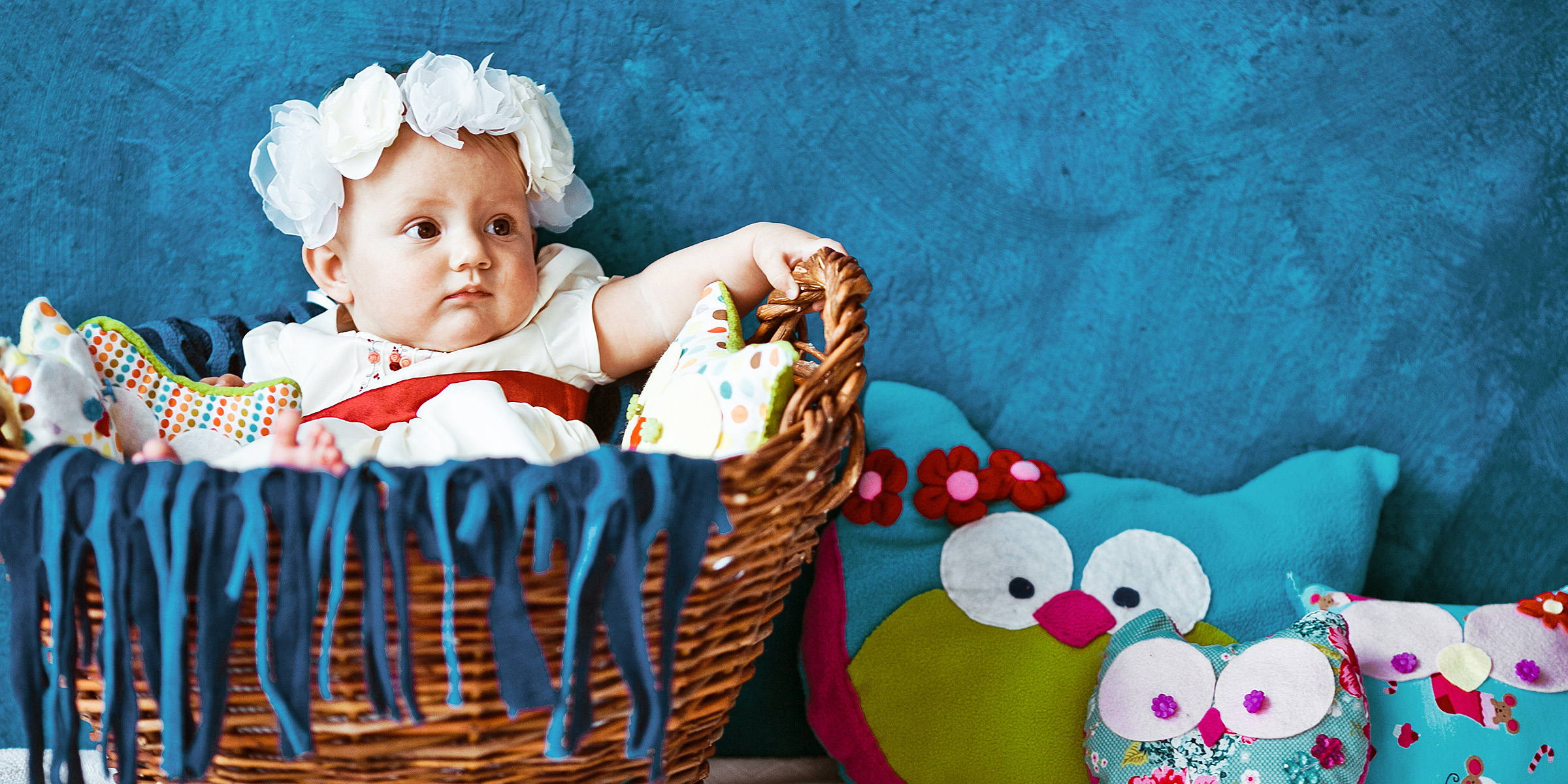 Ein Baby in einem Korb | Quelle: Freepik