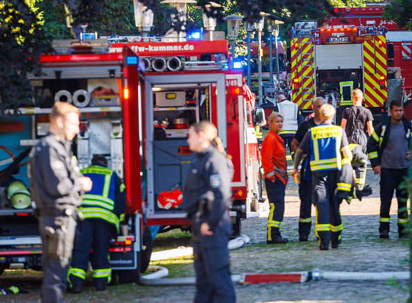 Feuerwehr und Polizei im Einsatz am LUP Klinikum in Ludwigslust nach einem Brand, 2. Juli 2026. | Quelle: Getty Images