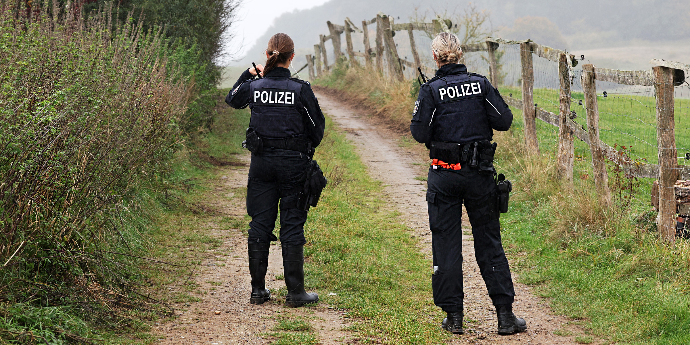 Polizisten vor Ort | Quelle: Getty Images