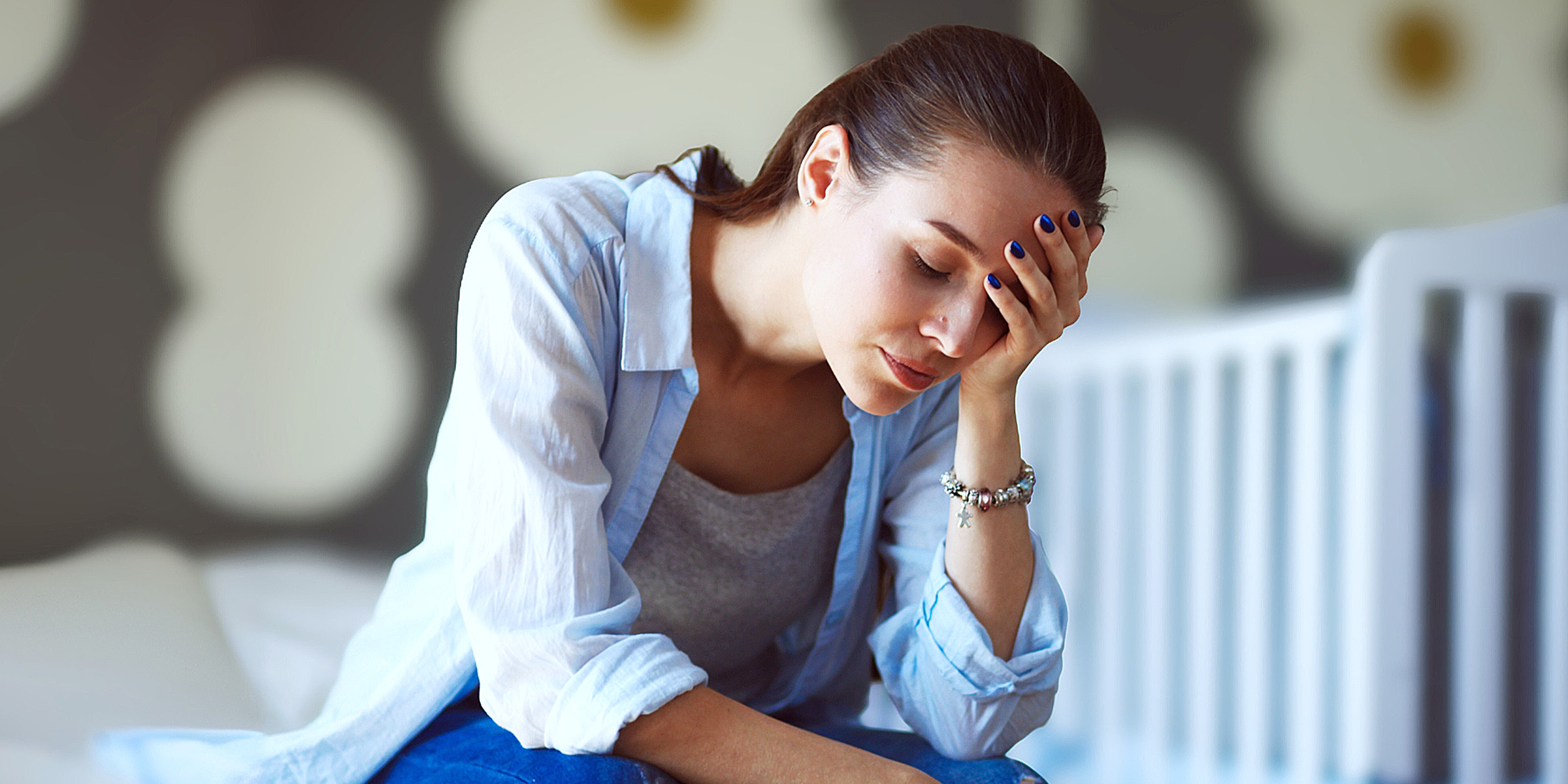 Eine aufgebrachte Frau | Quelle: Shutterstock