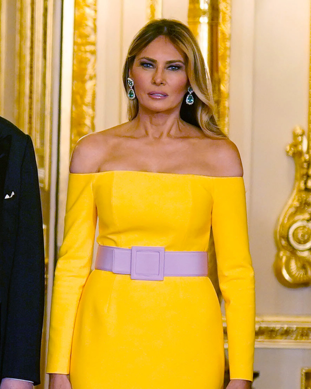 Dieses Foto zeigt Trump in einem formellen Rahmen und spiegelt das gepflegte Erscheinungsbild wider, das man von vielen ihrer jüngsten öffentlichen Auftritte kennt. Das Foto bot einen weiteren aktuellen Anhaltspunkt, um ihre Gesichtszüge mit früheren Fotos zu vergleichen. | Quelle: Getty Images