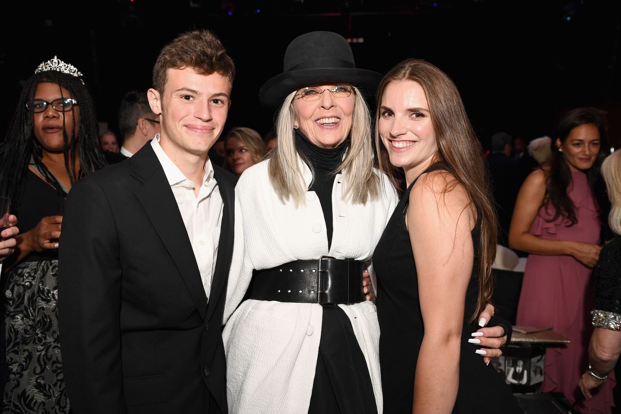 Duke, Diane und Dexter Keaton auf der After Party der 45th Life Achievement Award Gala des American Film Institute im OHM Nightclub am 8. Juni 2017 in Los Angeles, Kalifornien. | Quelle: Getty Images