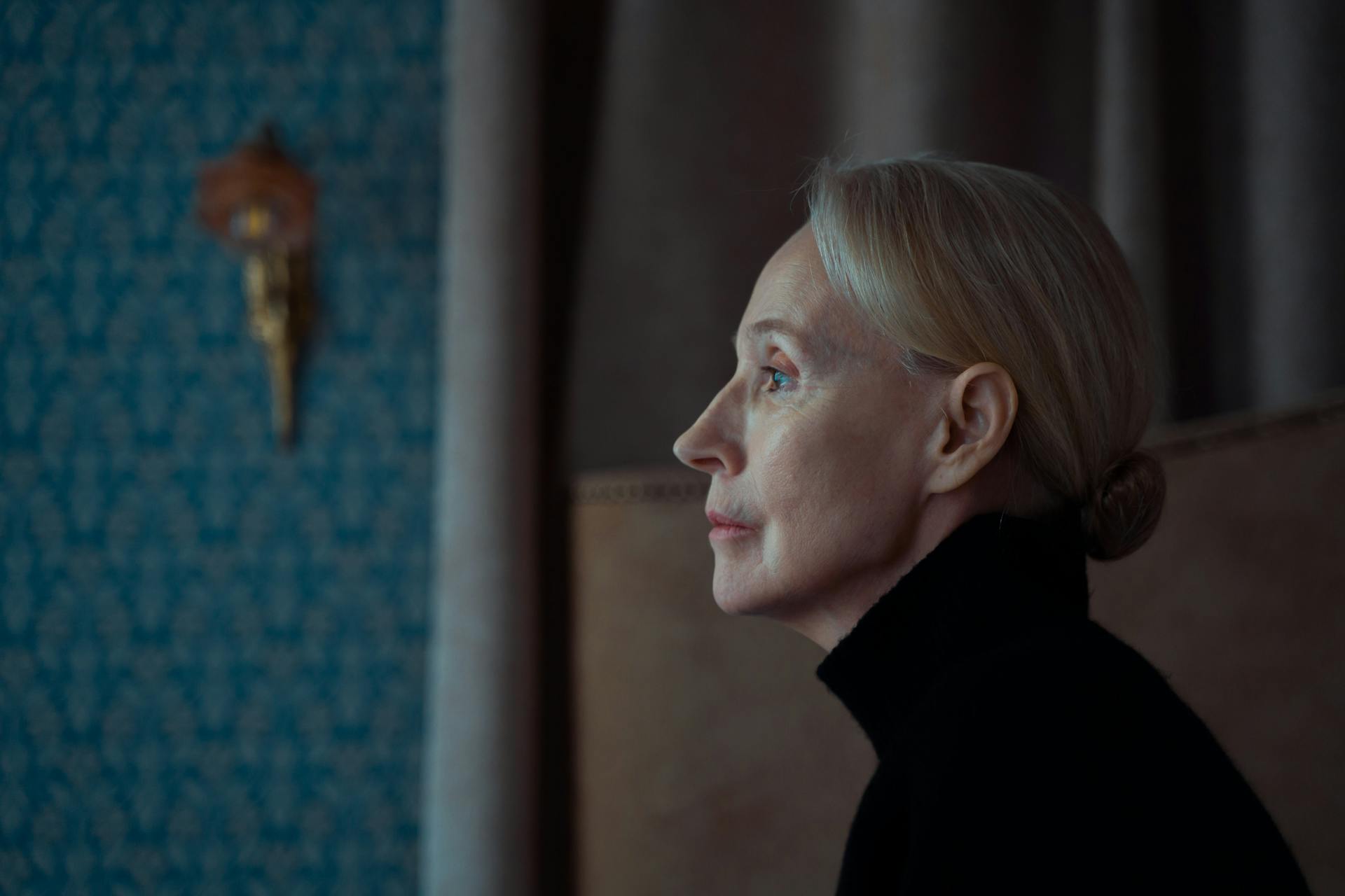 Seitenansicht einer älteren Frau | Quelle: Pexels