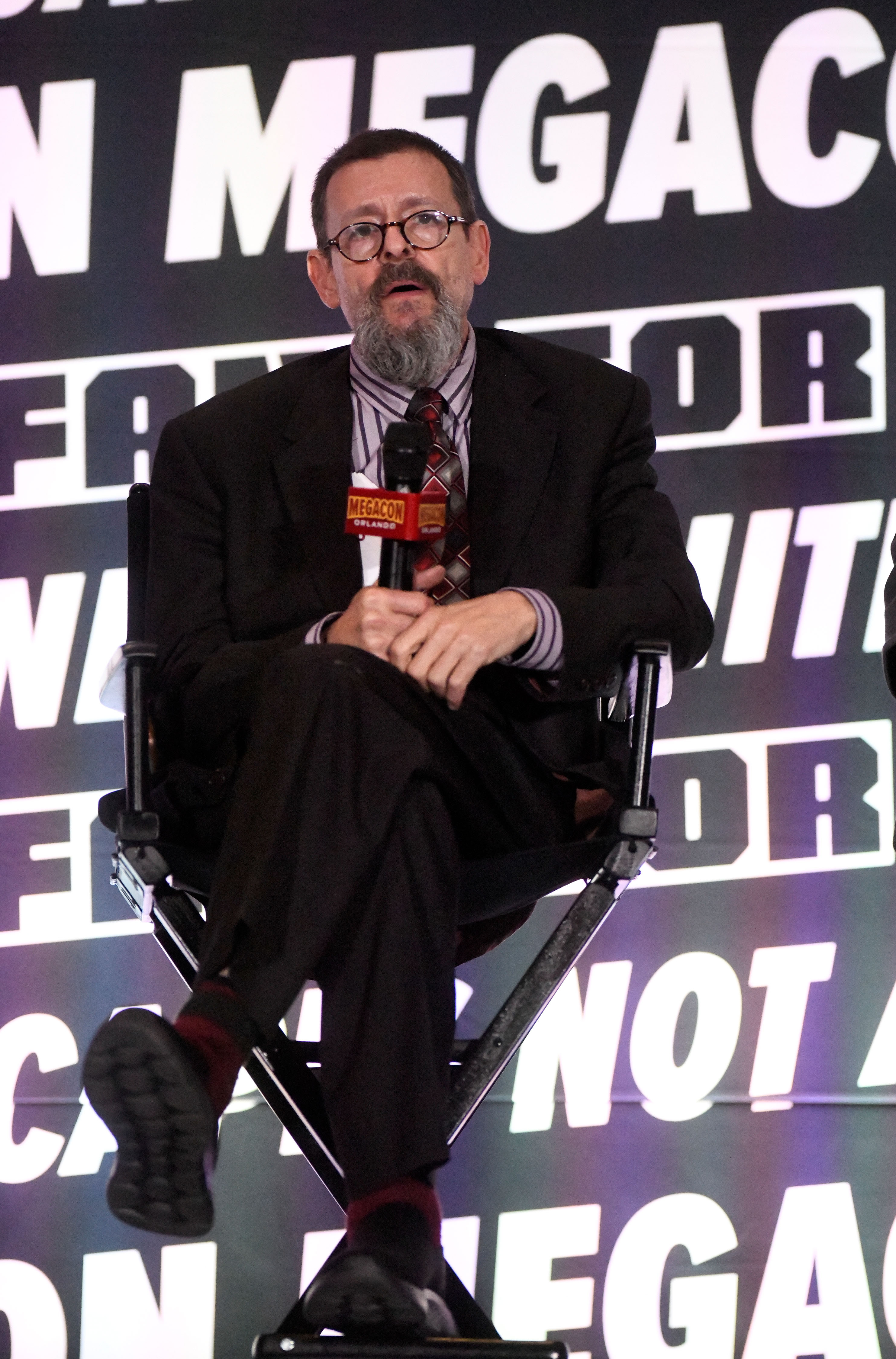 Judd Nelson steht heute in direktem Kontakt mit seinen treuen Fans und blickt voller Dankbarkeit auf das bleibende Vermächtnis der legendären Geschichten zurück, die seine Karriere ins Rollen gebracht haben. | Quelle: Getty Images