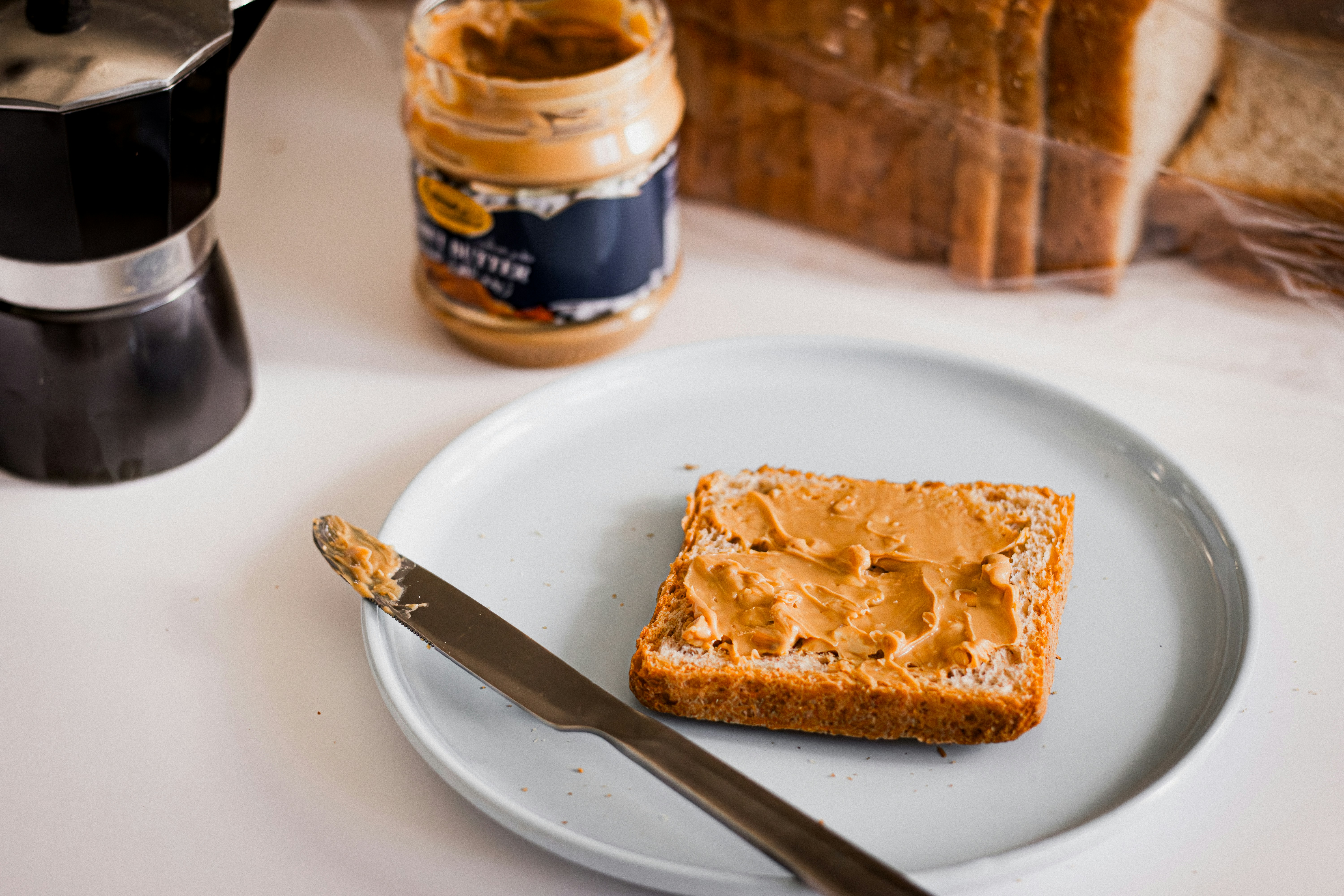 Erdnussbutter auf Toast | Quelle: Unsplash