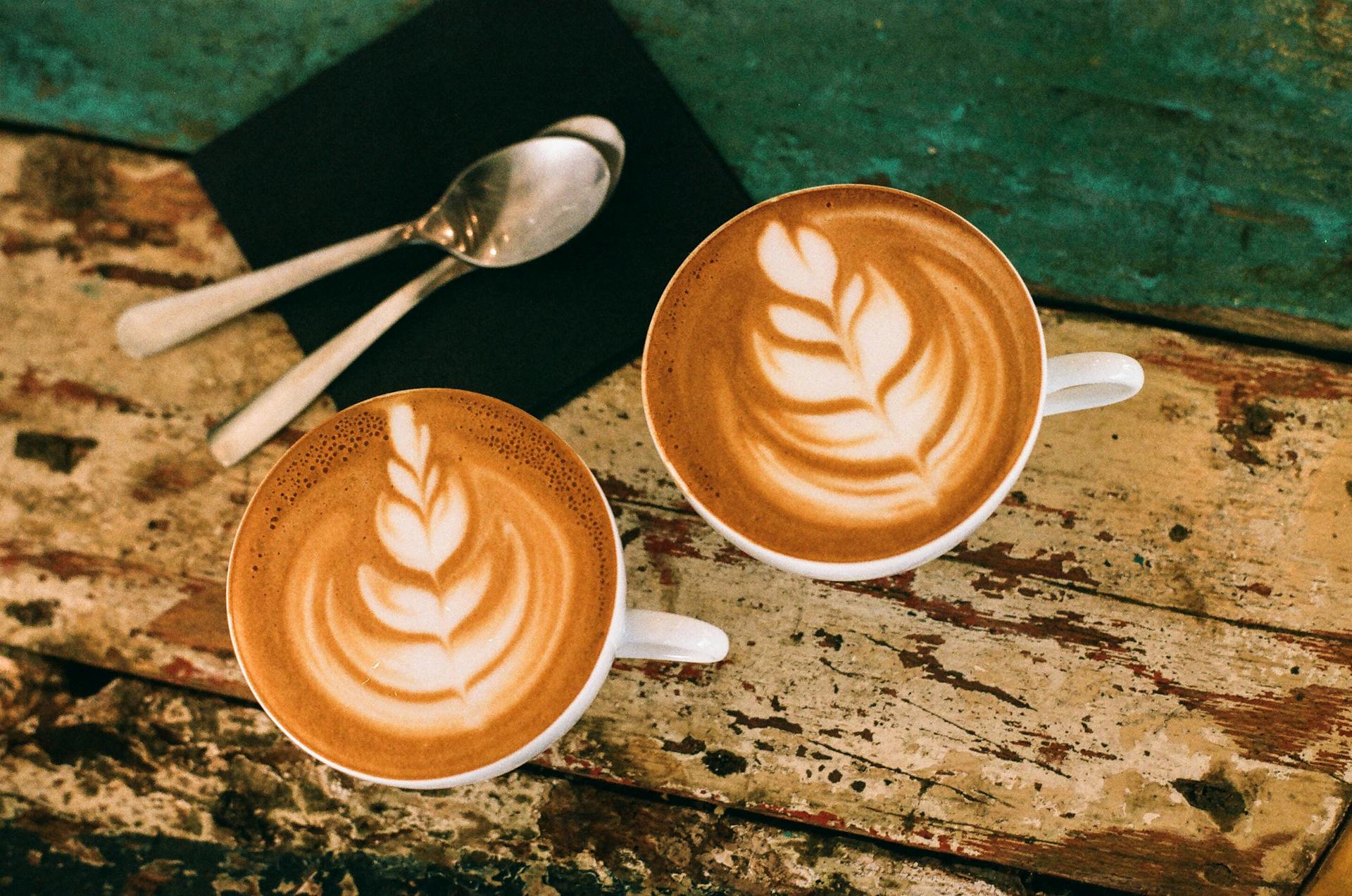 Zwei Tassen Kaffee | Quelle: Pexels